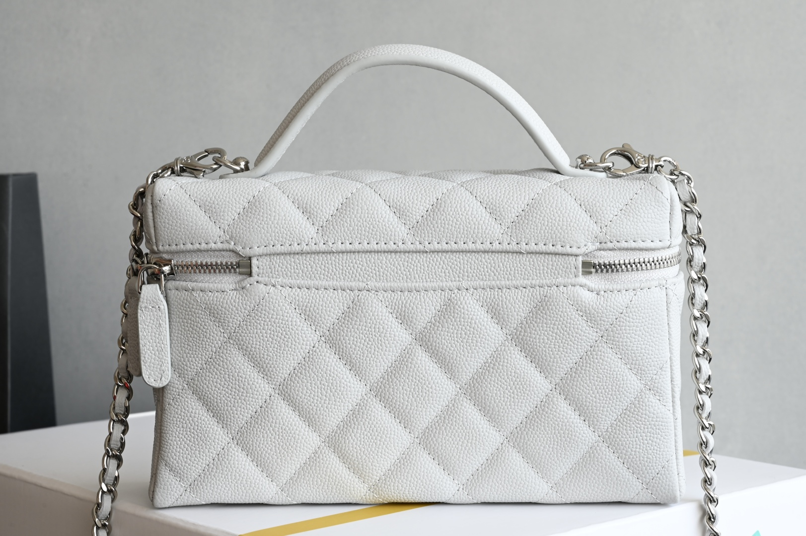 Small Vanity Case (LP Lunch Box Bag) in White Quilted Caviar Calfskin with Silver-Tone Hardware & Star Detail (25C Collection) - Mocuir