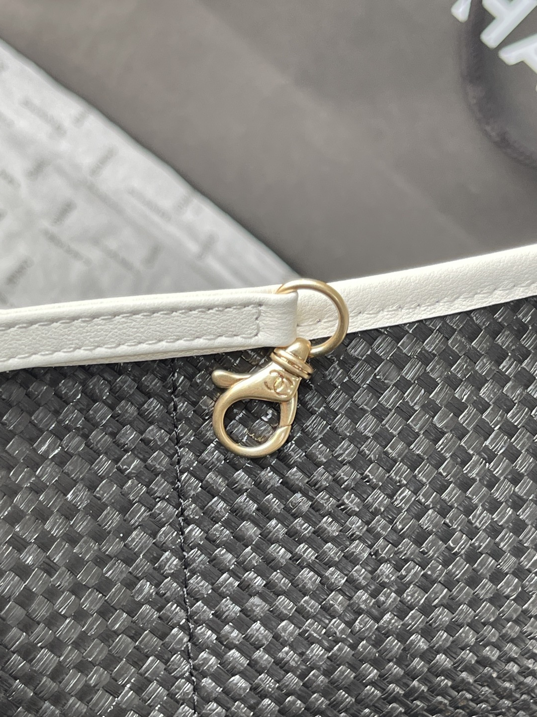 25C Woven Straw Large Tote Handbag with White Calfskin Trim and Gold-Tone Hardware - Mocuir