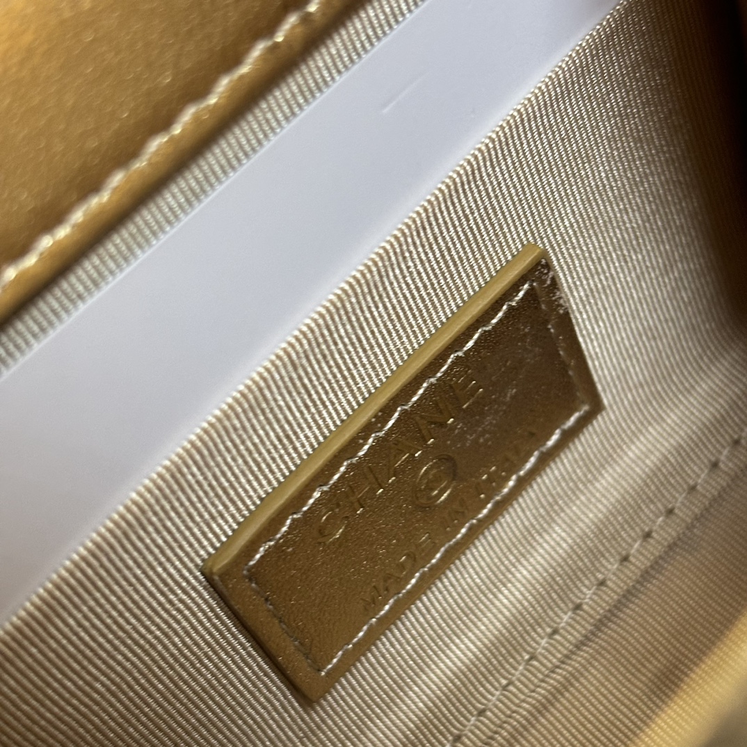 Trendy CC Mini Quilted Metallic Lambskin Shoulder Bag in Metallic Gold (All Gold Hardware) - Mocuir