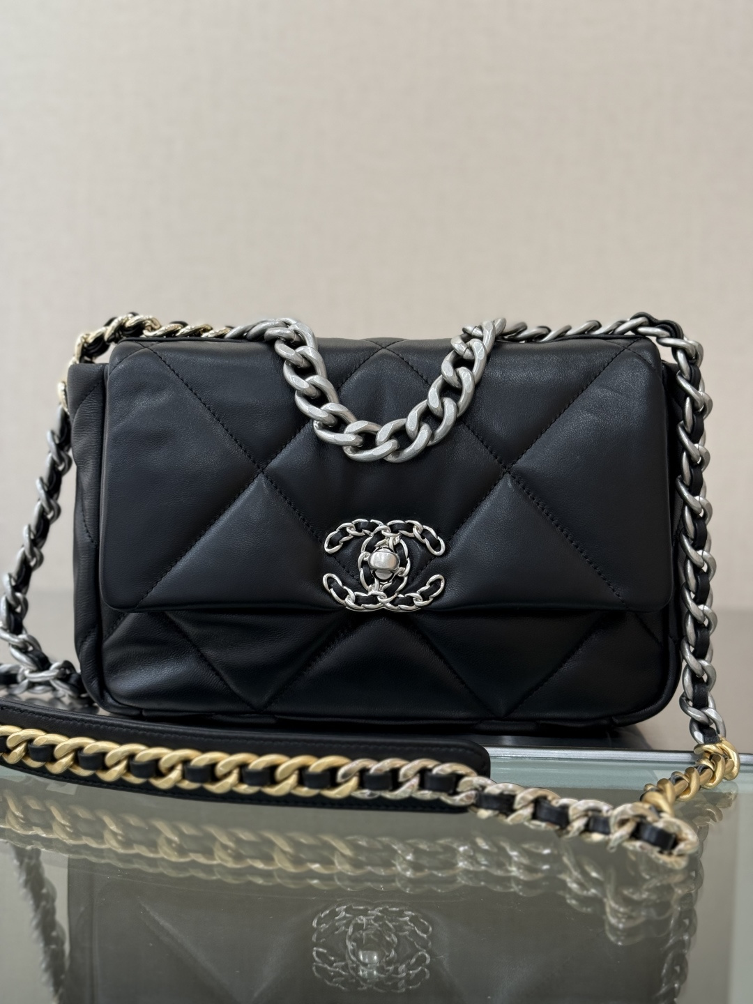 19 Medium Flap Bag (AS1160) in Black Shiny Lambskin with Tri-Tone Hardware - Mocuir