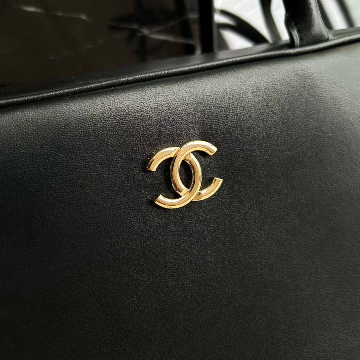 26S Black Smooth Calfskin Bowling Handbag with Gold-Tone Hardware - Mocuir