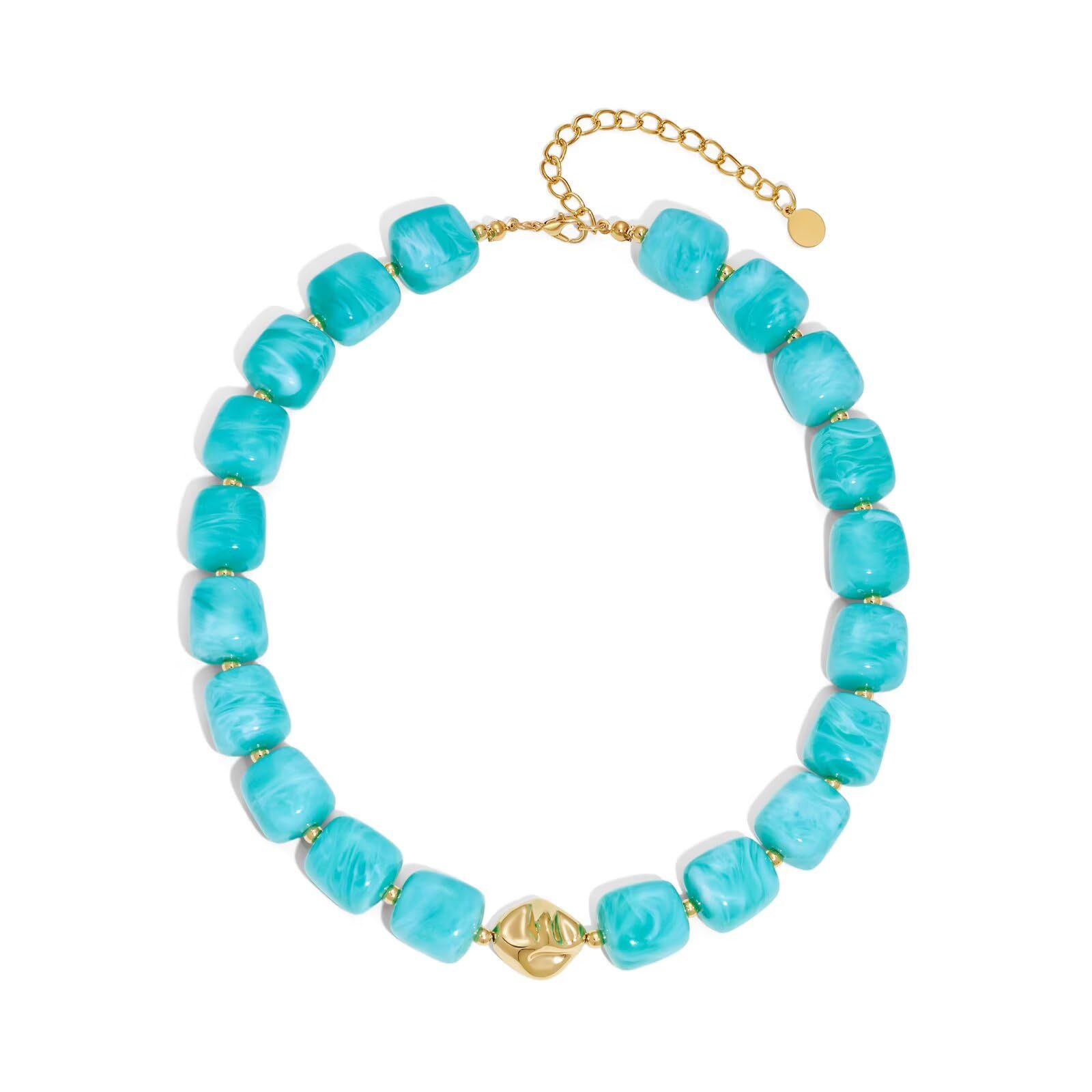 Resin beaded necklace is fashionable and versatile.