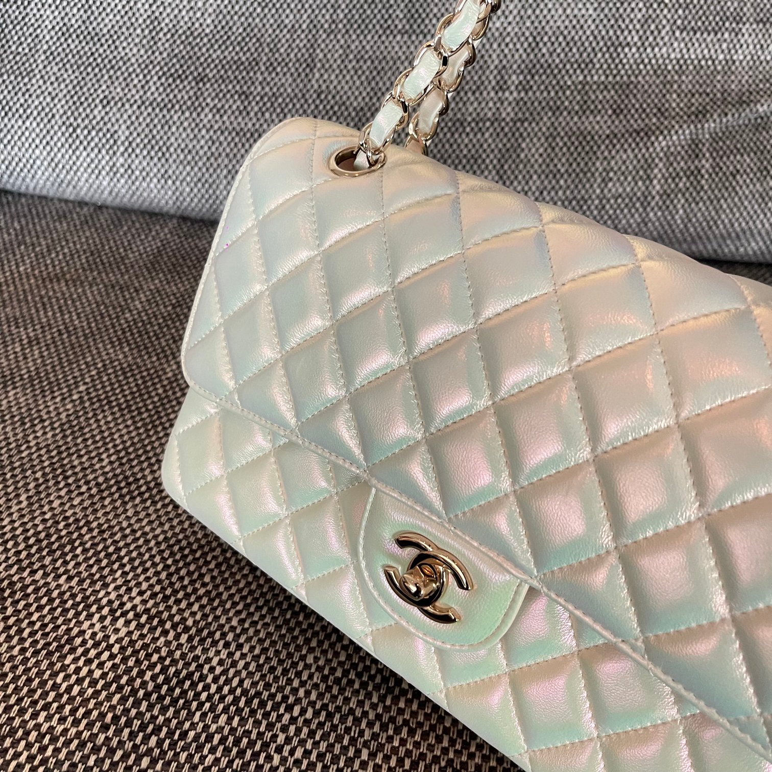 Classic Flap Bag（Pearl white/Gold logo） - Mocuir
