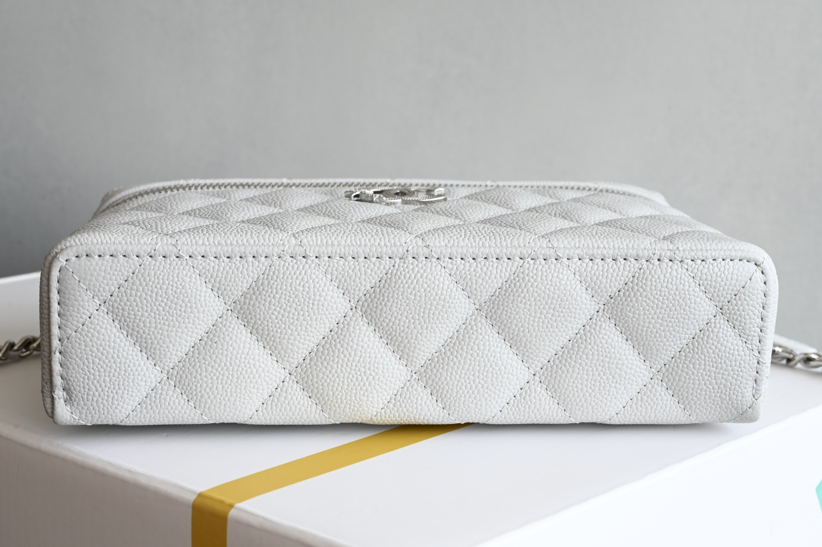 Small Vanity Case (LP Lunch Box Bag) in White Quilted Caviar Calfskin with Silver-Tone Hardware & Star Detail (25C Collection) - Mocuir