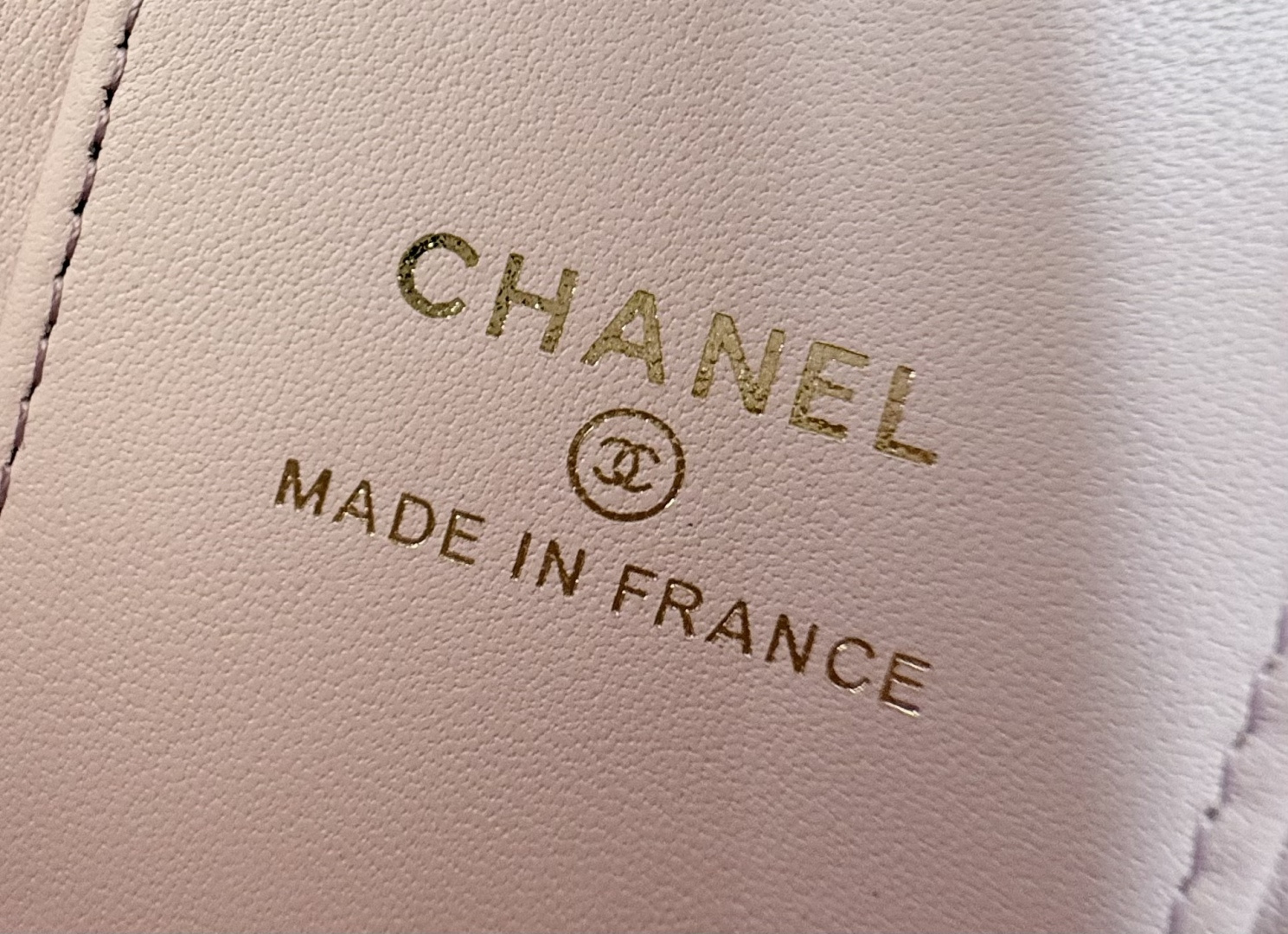 Mini Top Handle Vanity Case (AS5993) in Light Pink Quilted Grained Calfskin (Caviar) with Antique Gold-Tone Hardware - Mocuir