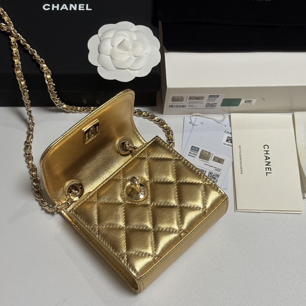 Trendy CC Mini Quilted Metallic Lambskin Shoulder Bag in Metallic Gold (All Gold Hardware) - Mocuir