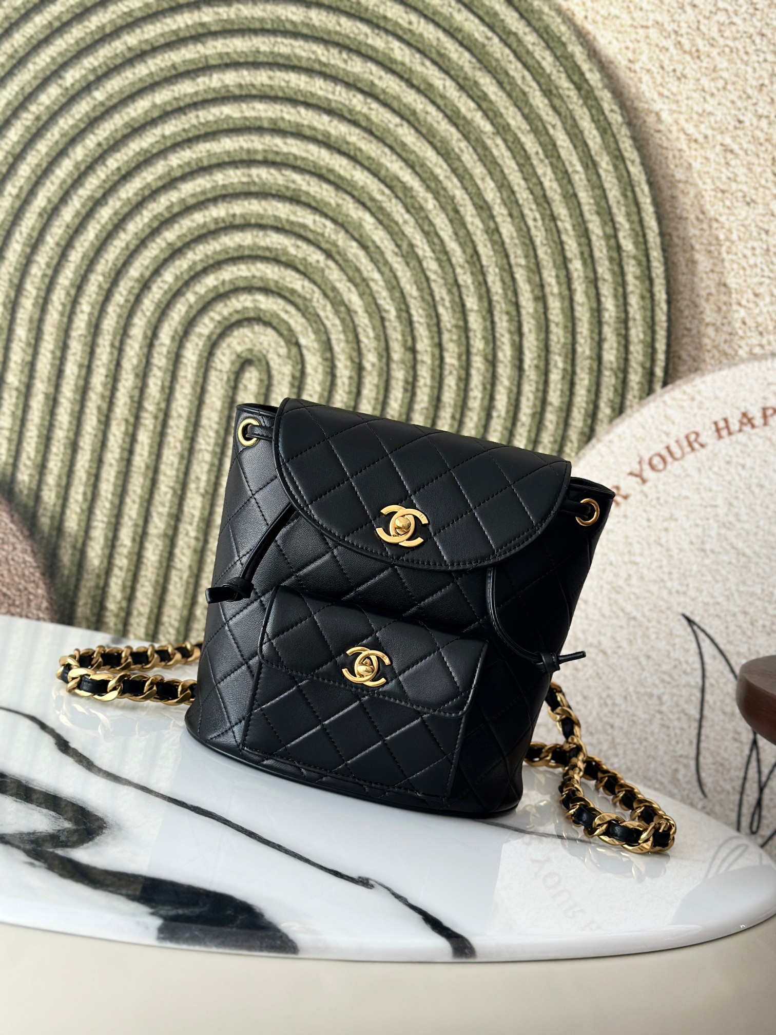 Classic Quilted Lambskin Drawstring Backpack in Black (Gold Hardware) - Mocuir