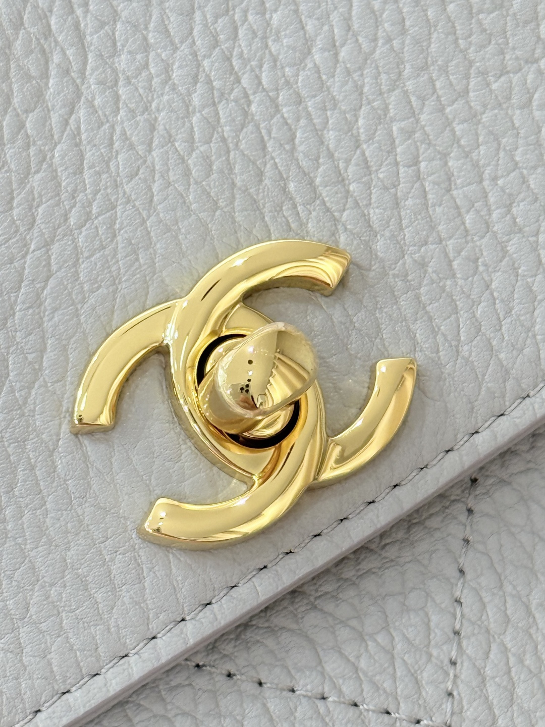 26P Cruise Preppy Coco Bowling Bag in Light Grey Caviar Leather with Gold-Tone Hardware - Mocuir