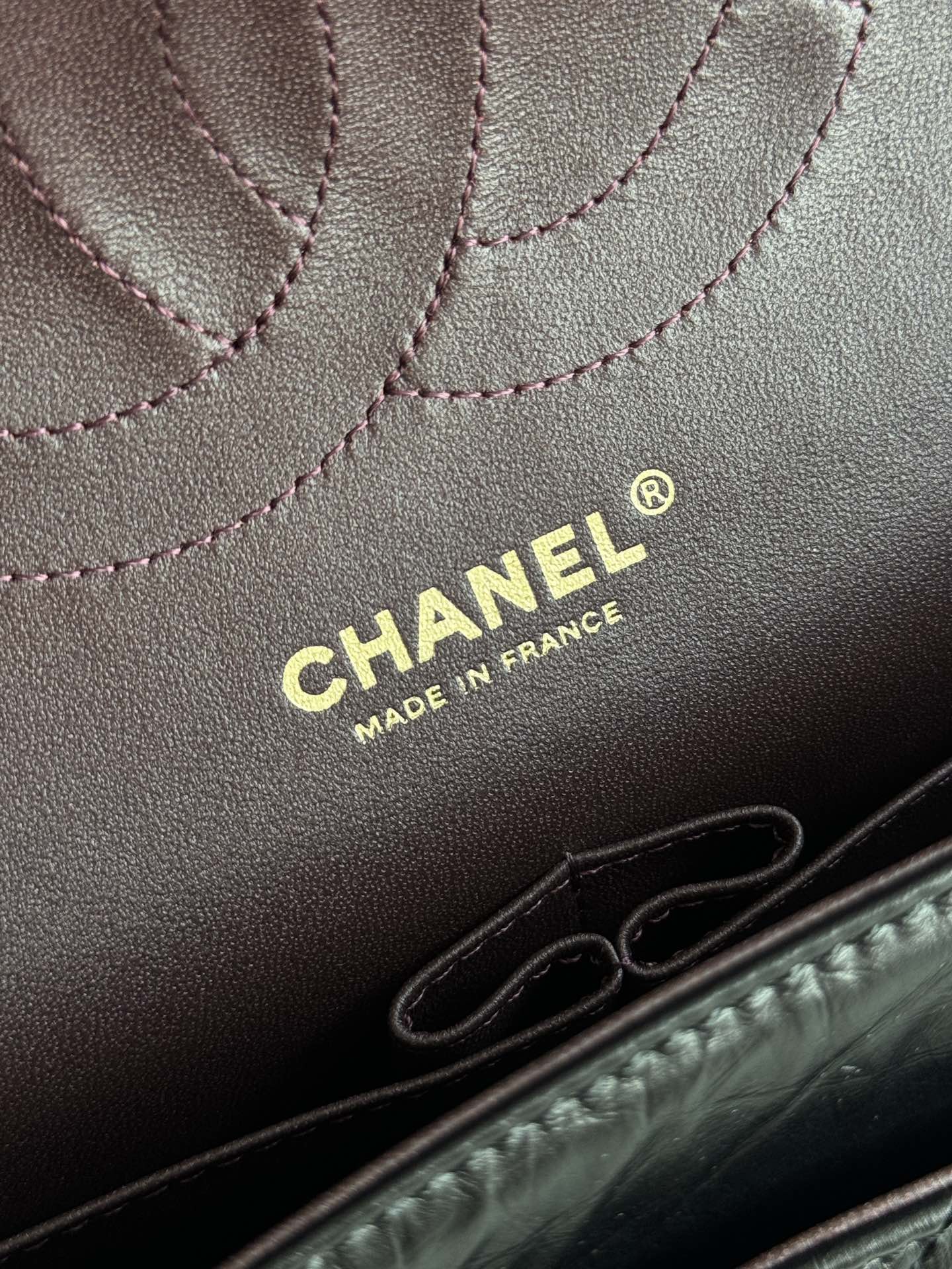 2.55 Reissue 227 Jumbo Flap Bag in Black Aged Calfskin with Chevron Quilting and Gold-Tone Hardware - Mocuir