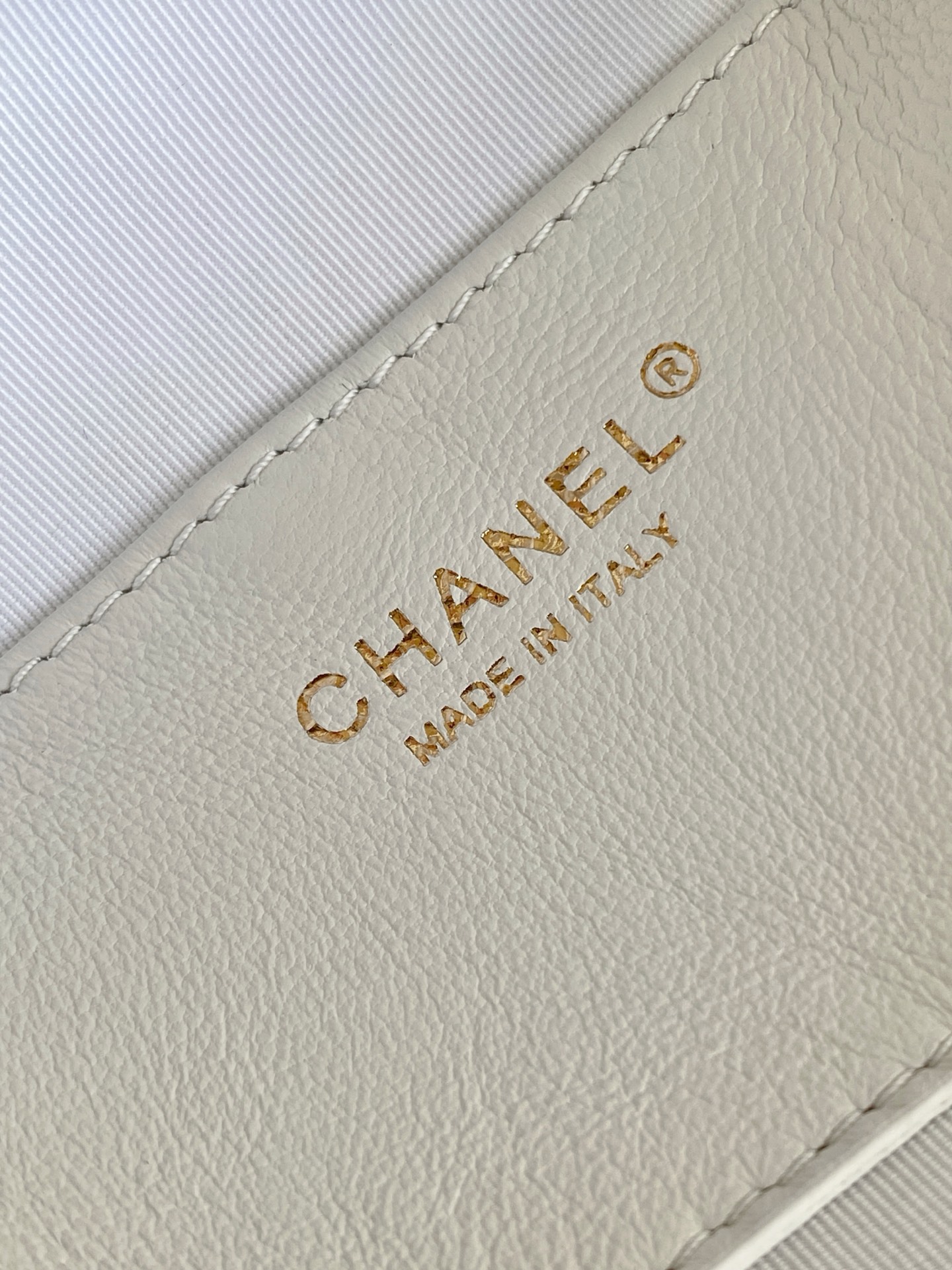 Quilted Lambskin Hobo Bag with Pearl Chain in White (Gold Hardware) - Mocuir