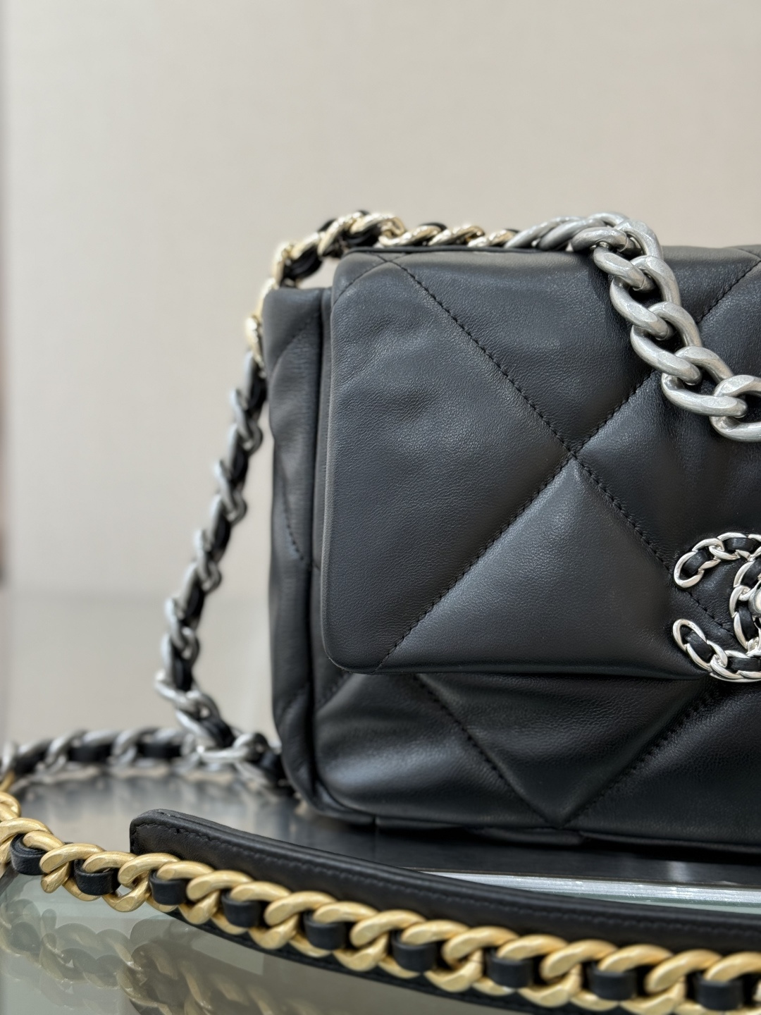 19 Medium Flap Bag (AS1160) in Black Shiny Lambskin with Tri-Tone Hardware - Mocuir