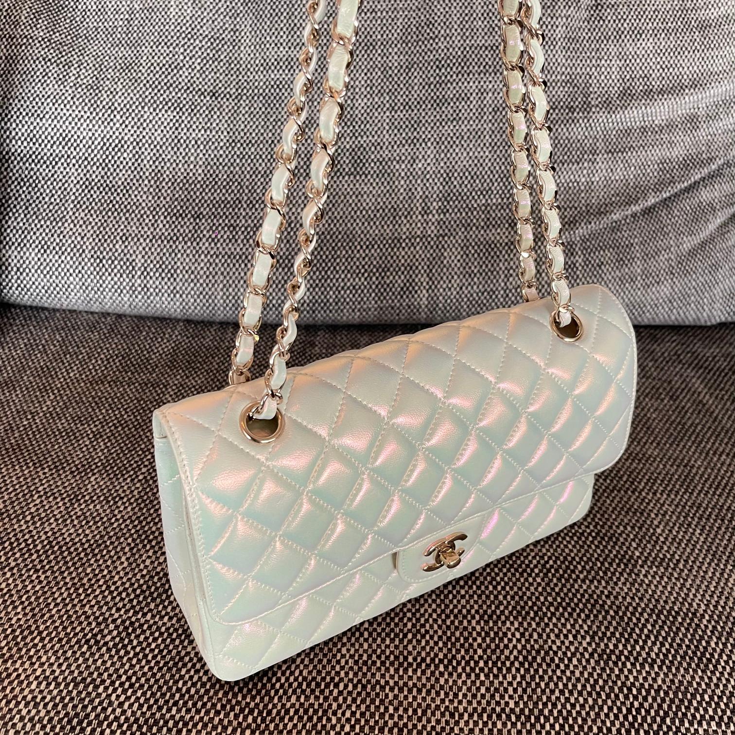 Classic Flap Bag（Pearl white/Gold logo） - Mocuir