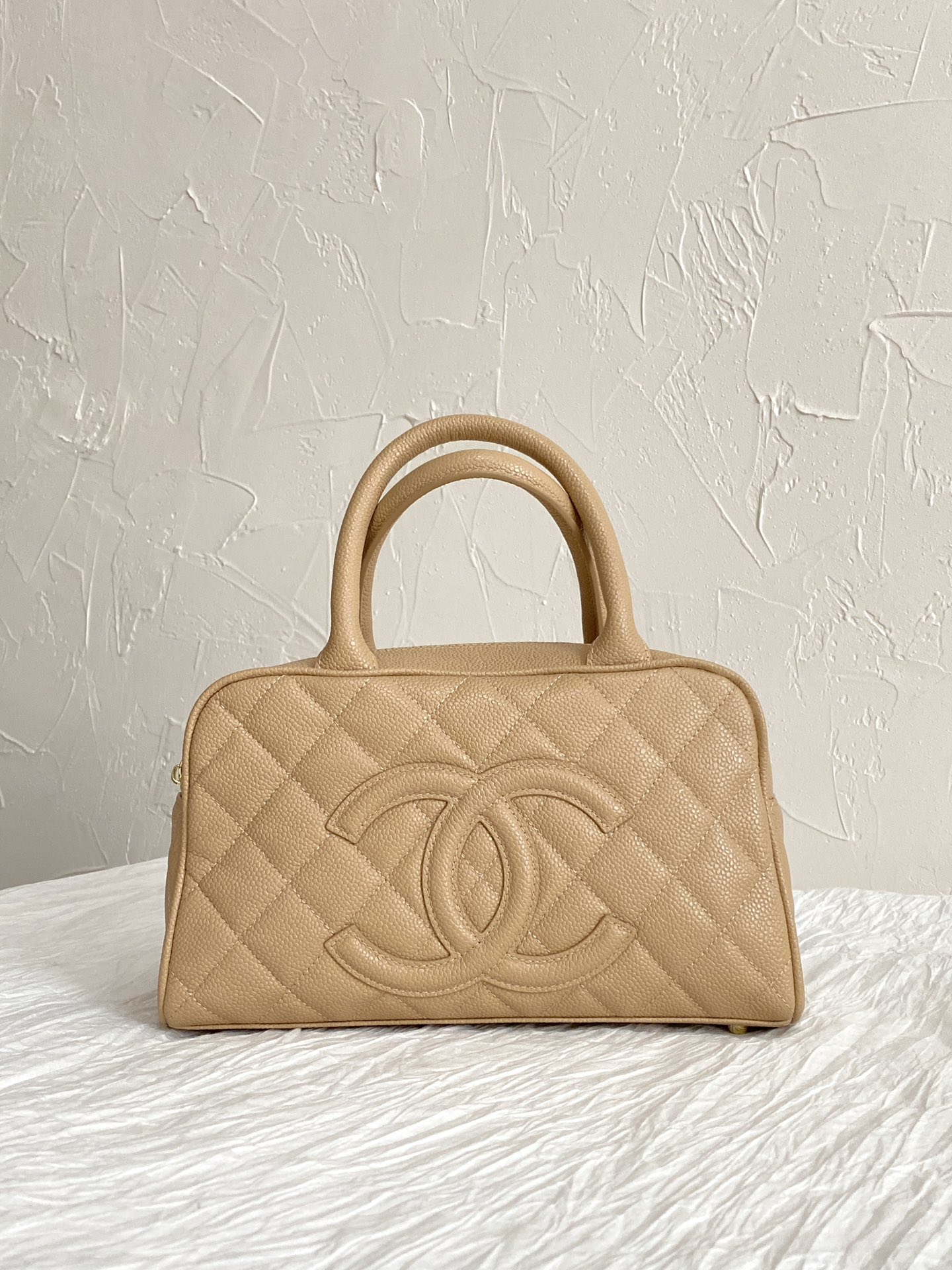 Vintage 2003-2004 CC Quilted Caviar Bowling Bag in Beige with Gold Hardware - Mocuir