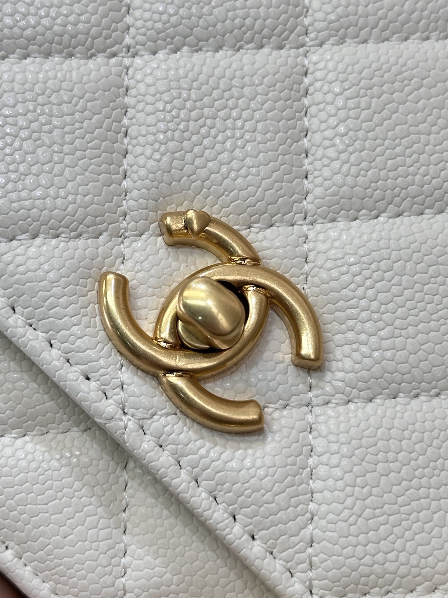 Classic Quilted Caviar Wallet on Chain with Heart Gold Ball in White (Gold Hardware) - Mocuir