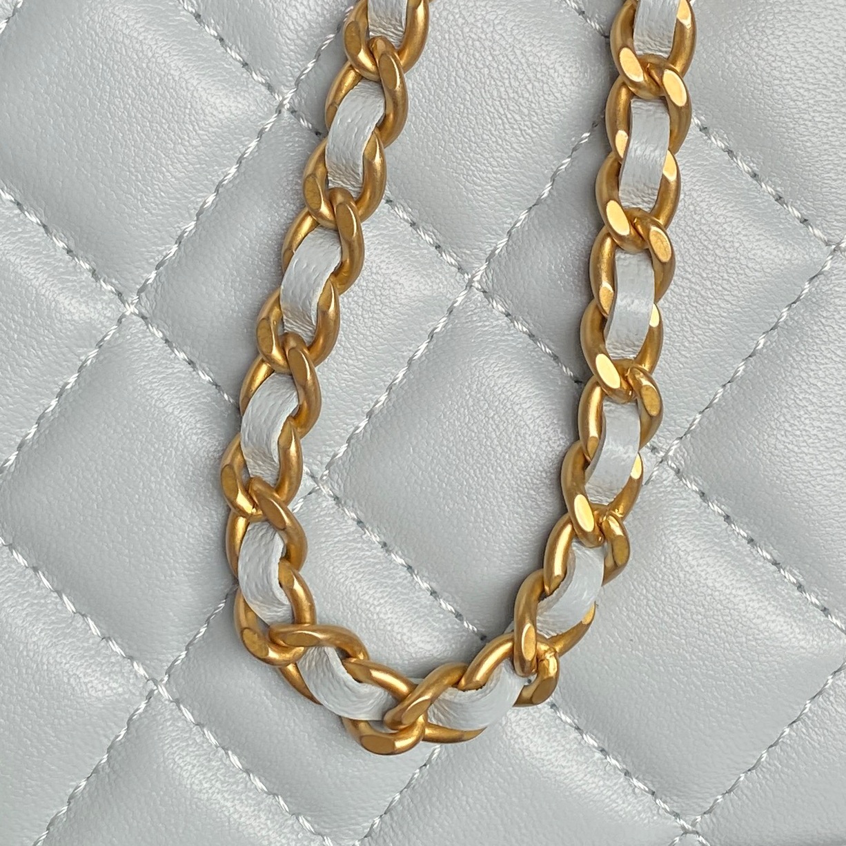 Small Vanity Case with Chain (AP3940) in Light Blue Shiny Lambskin with Gold-Tone Hardware, 25B Fall-Winter Collection - Mocuir