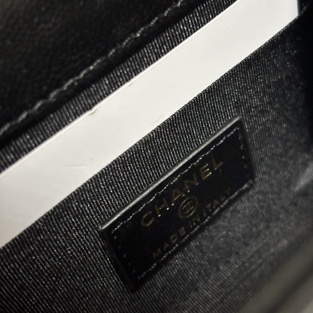 Trendy CC Mini Quilted Lambskin Shoulder Bag in Black (Gold Hardware) - Mocuir