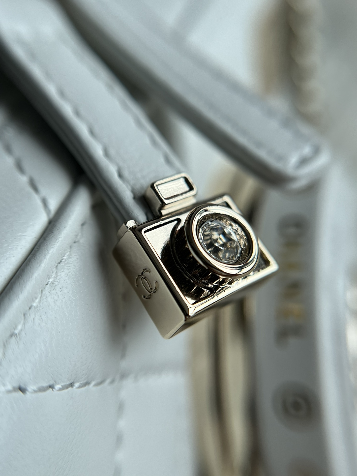 Camera Bag in White Quilted Lambskin with Pale Gold-Tone Hardware, Spring-Summer 2024 (AS4817) - Mocuir