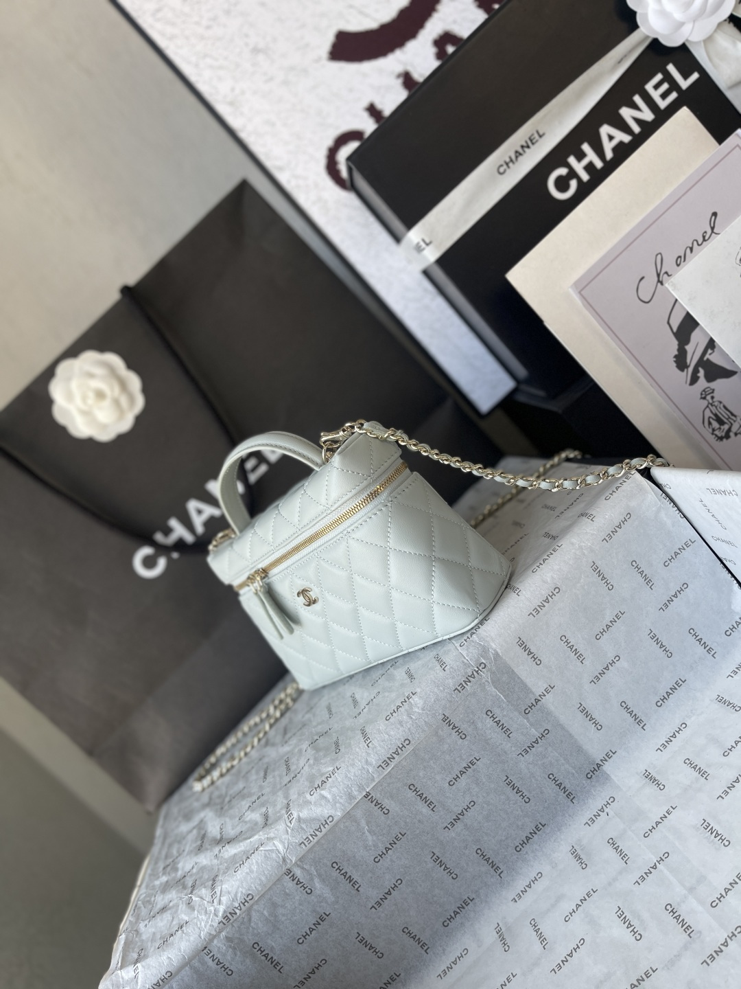 25C Classic Vanity Case with Chain（White） - Mocuir