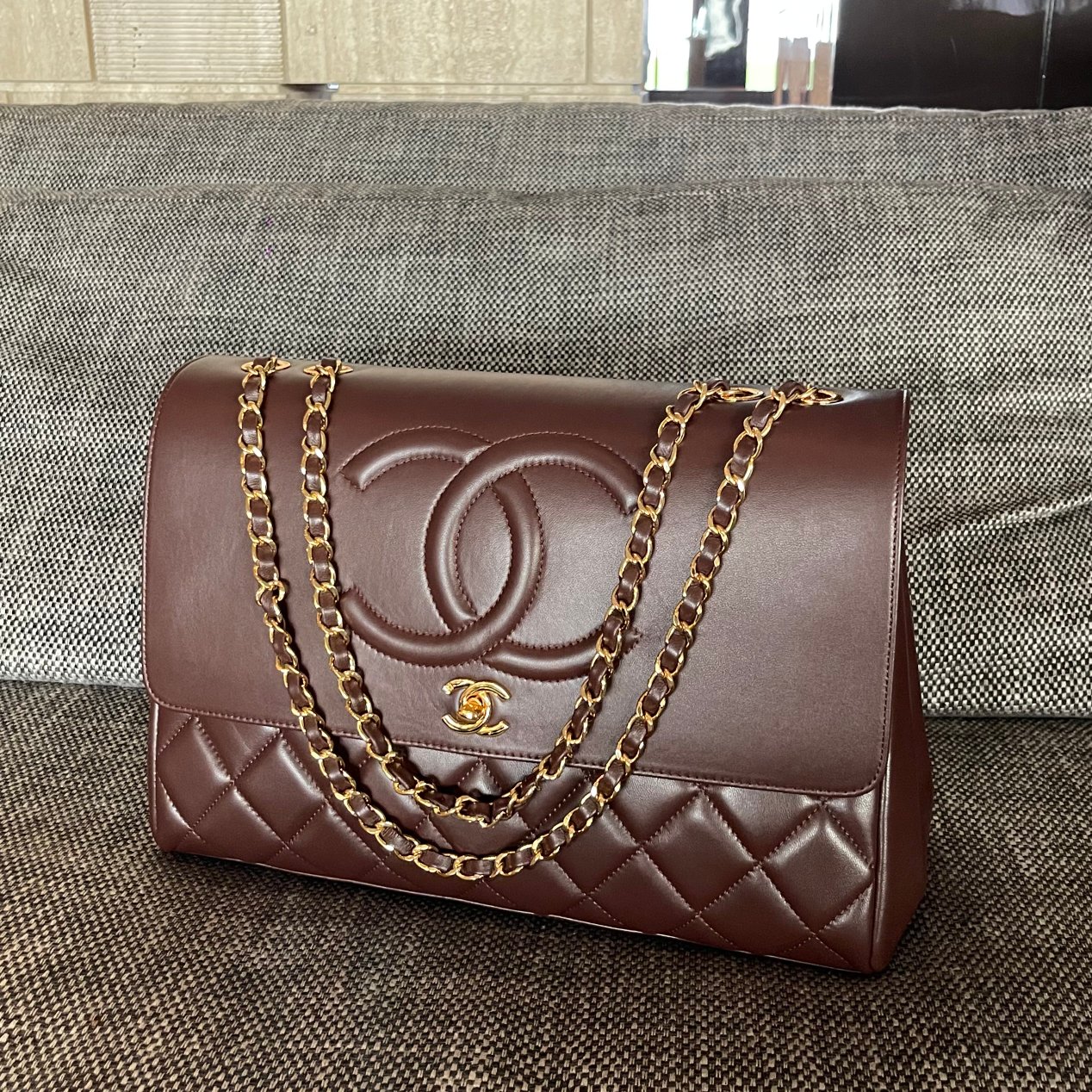 Vintage Large CC Quilted Lambskin Classic Flap Shoulder Bag in Burgundy (Gold Hardware) - Mocuir