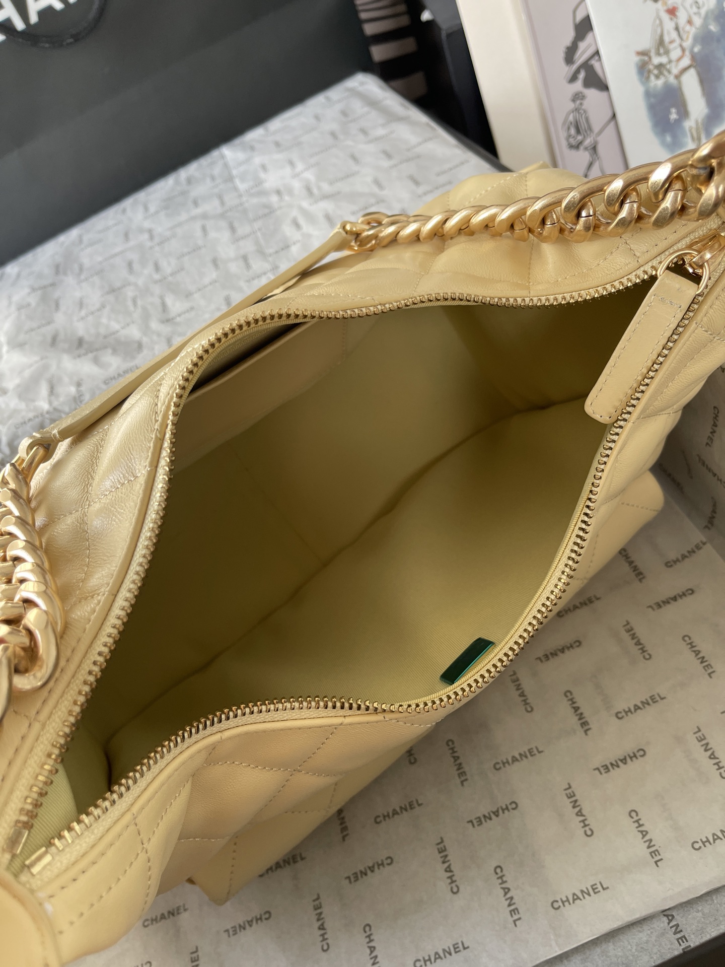 25C Multi-Pocket Hobo Bag in Cream Yellow Quilted Lambskin with Gold-Tone Hardware - Mocuir