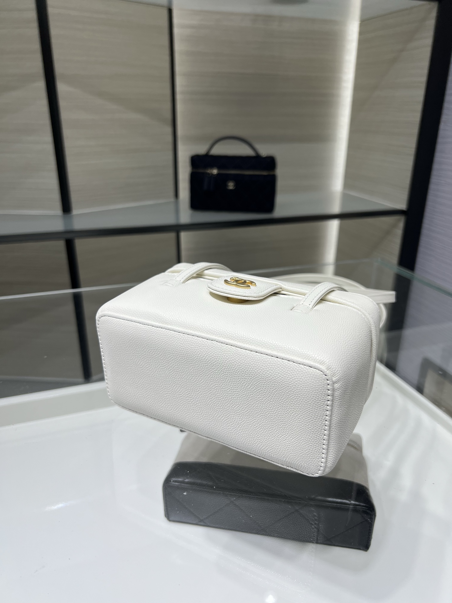 26P Preppy Coco White Quilted Caviar Leather Long Vanity Handbag with Gold-Tone Hardware - Mocuir