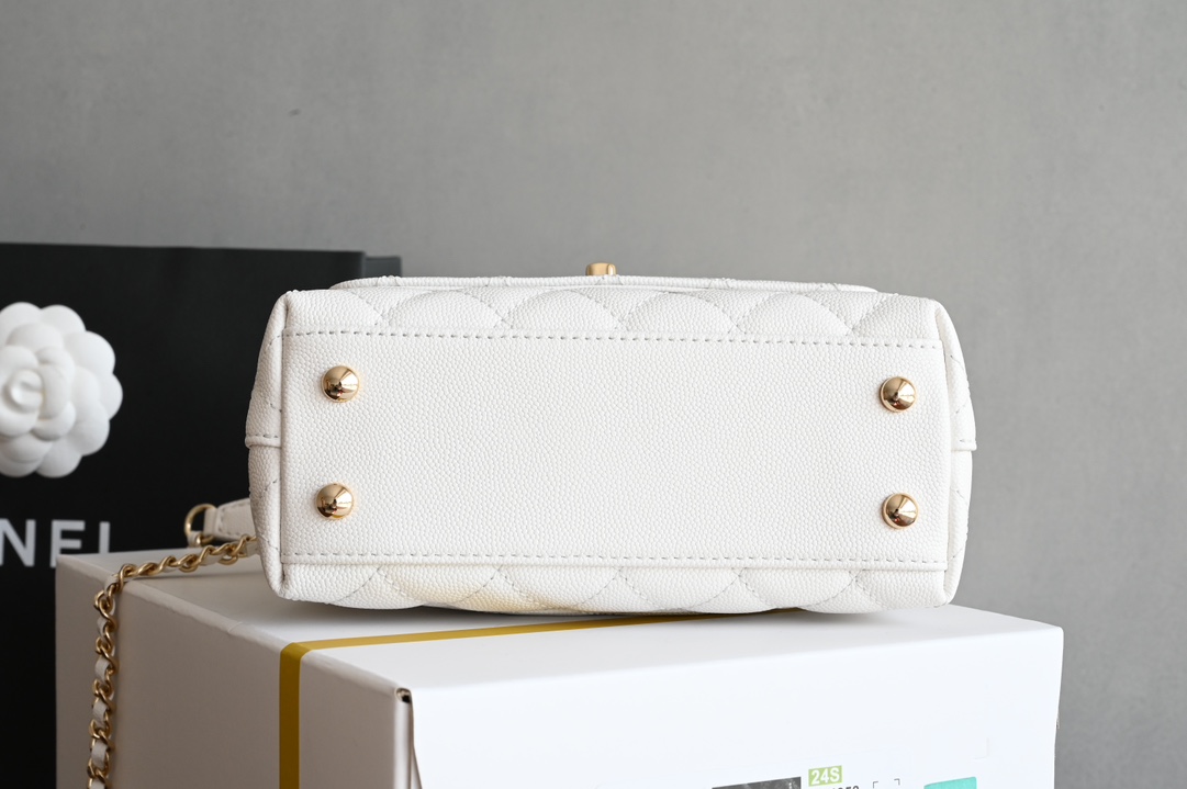 MiniNano Coco Handle Bag in White Quilted Grained Calfskin (Caviar) with Light Gold-Tone Hardware - Mocuir