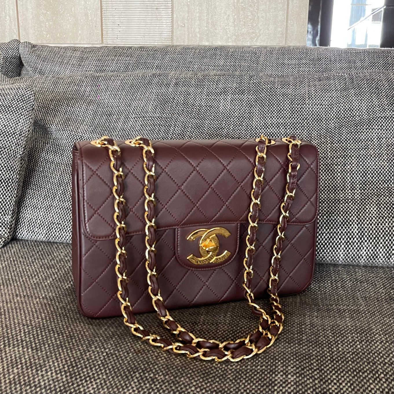 Classic Flap Quilted Lambskin Shoulder Bag in Burgundy (Gold Hardware) - Mocuir