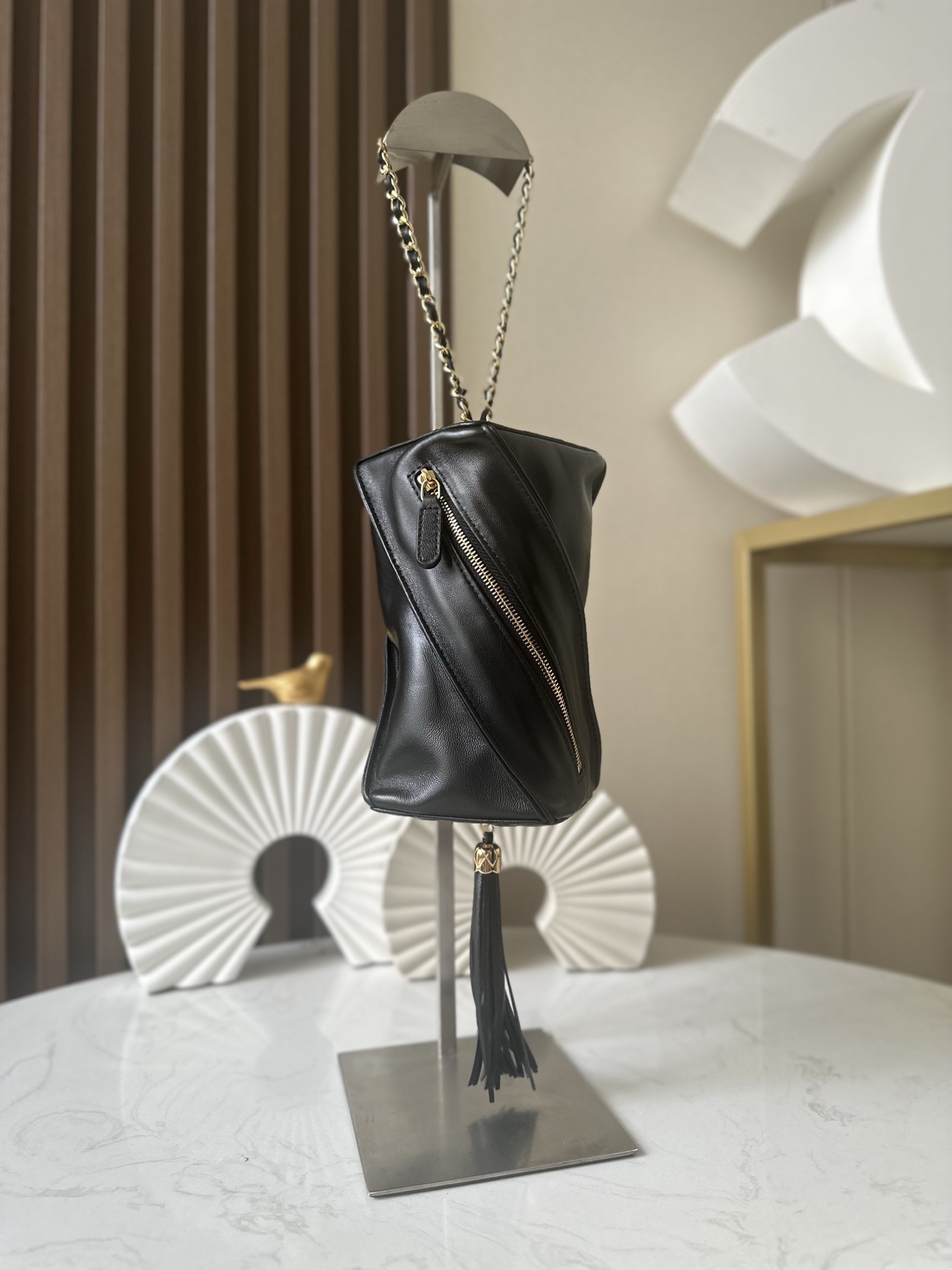 Black Lambskin Quilted Lantern Chain Shoulder Bag - Mocuir