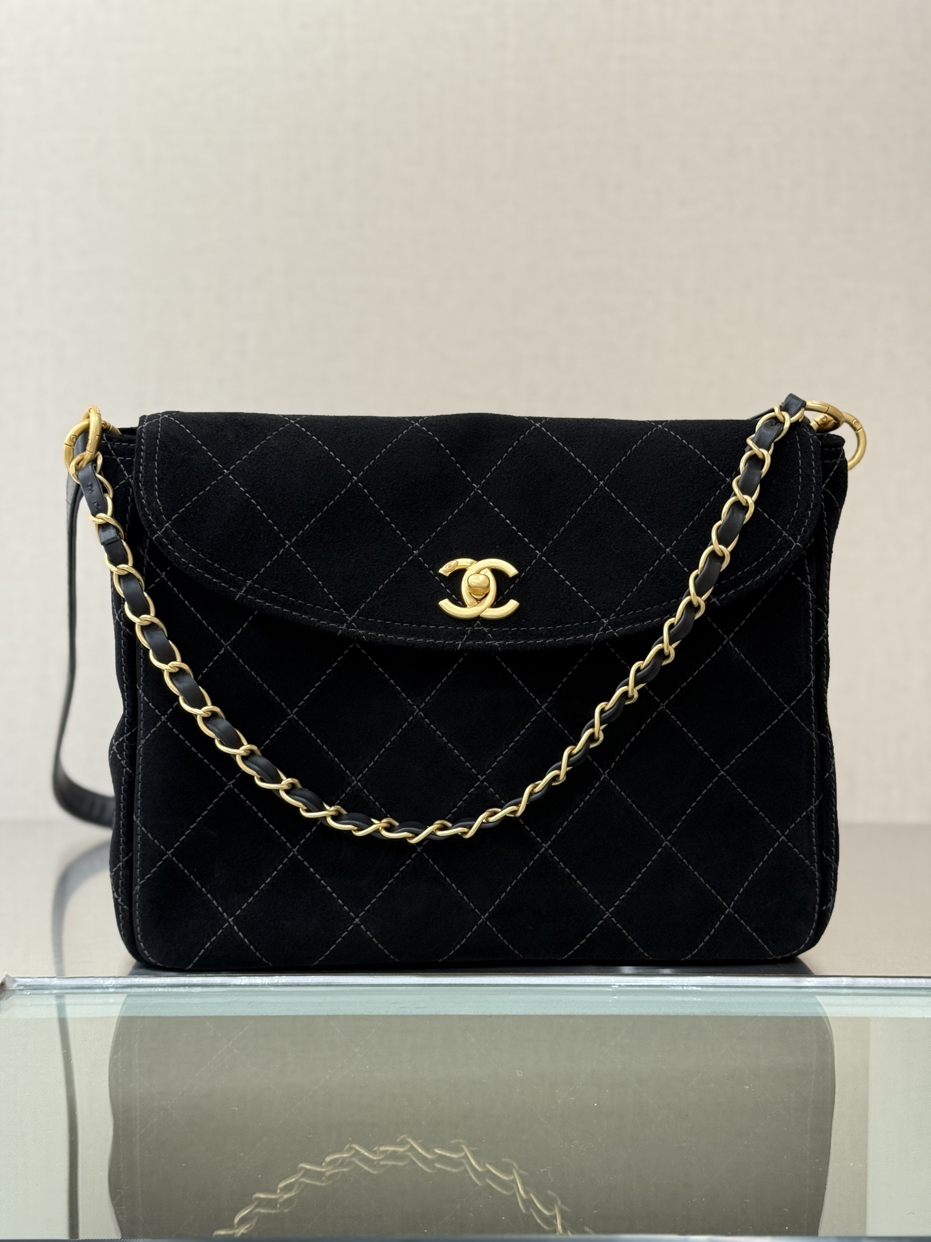 suede quilted Hobo bag from the 26C Cruise collection（Black Suede） - Mocuir