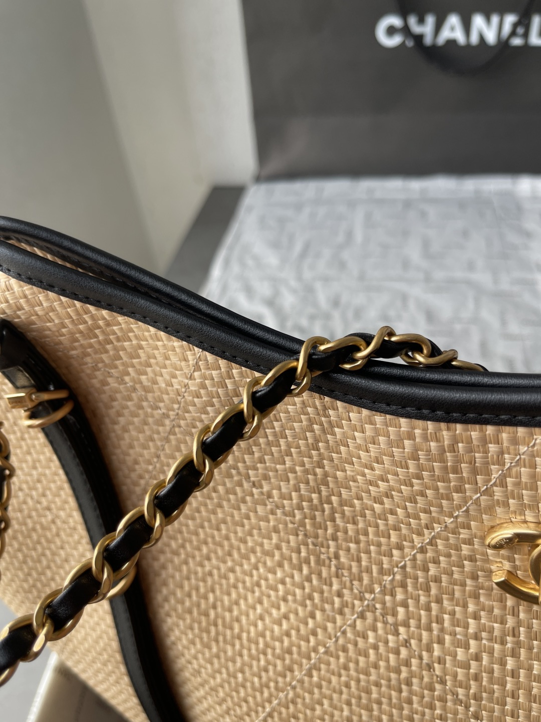 25C Beige Woven Straw Large Tote Handbag with Black Calfskin Trim and Gold-Tone Hardware - Mocuir