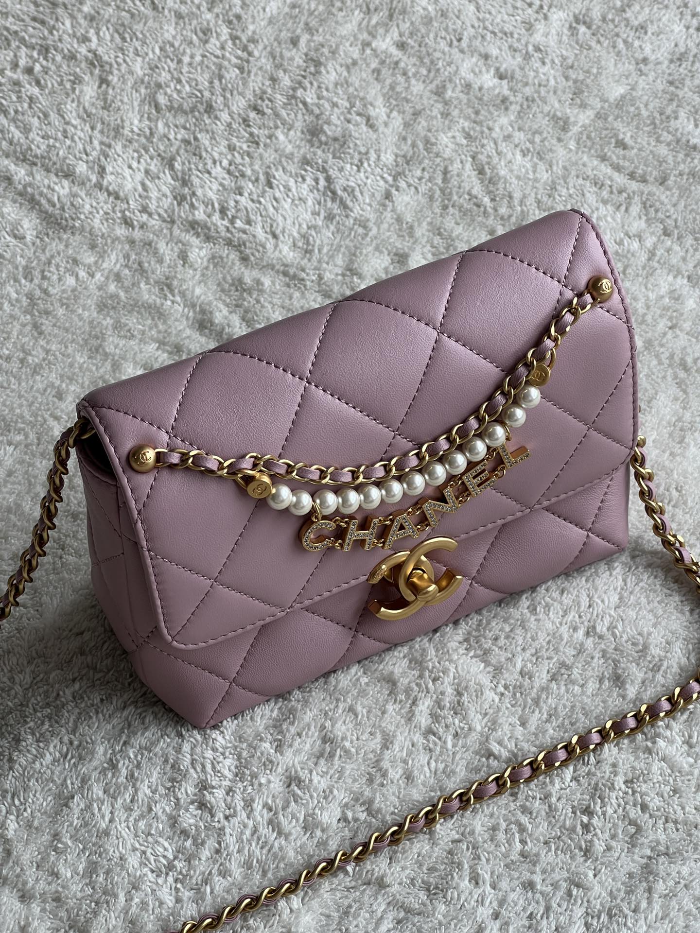 24A Mini Classic Flap Bag in Ballet Pink Quilted Lambskin with Pearl & Crystal CHANEL Letter Chain and Light Gold-Tone Hardware (AS4986) - Mocuir