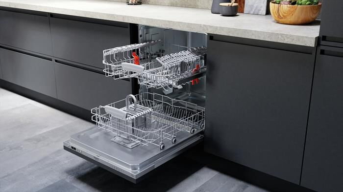 HOTPOINT ARISTON - Lavastoviglie HIC 3C34 Classe D 14 coperti