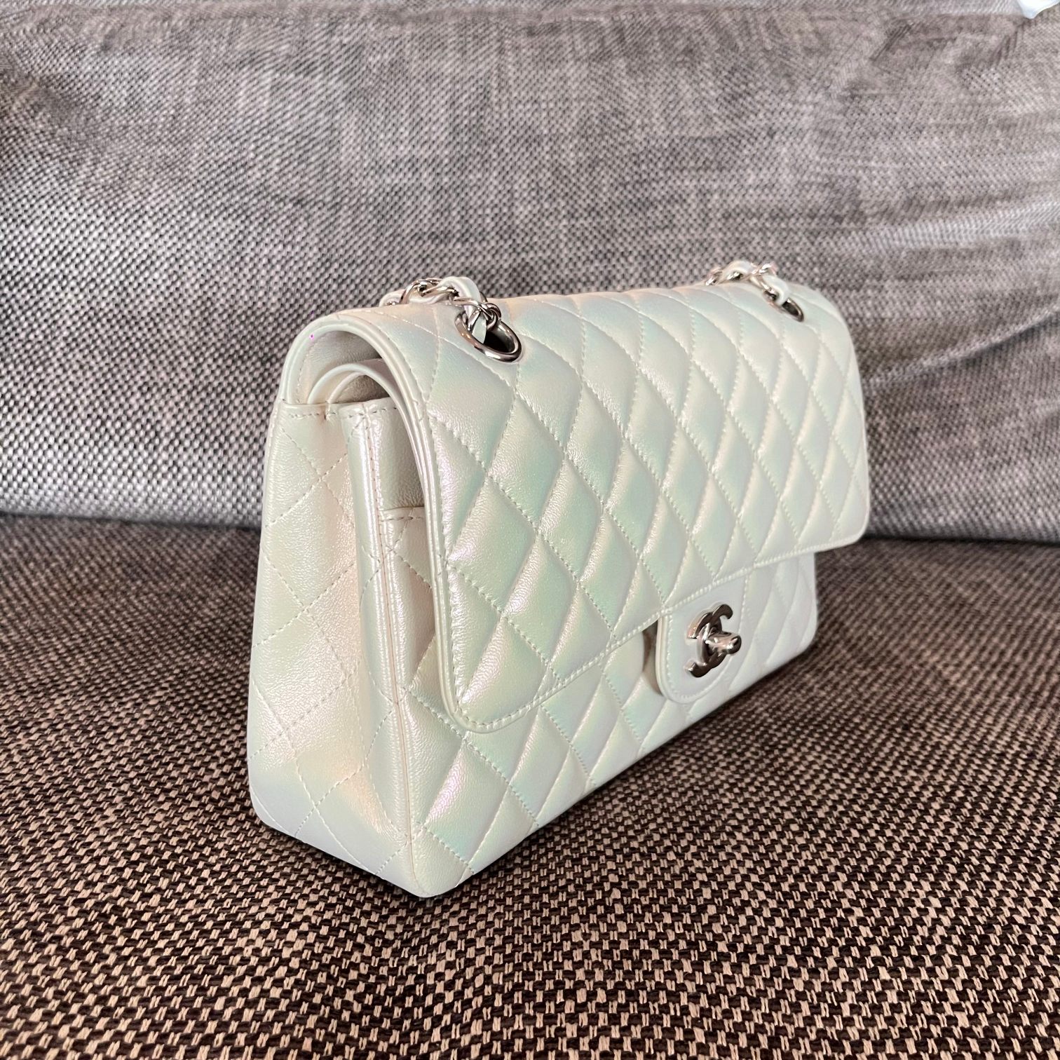 Classic Flap Bag（Pearl white/Silver logo） - Mocuir