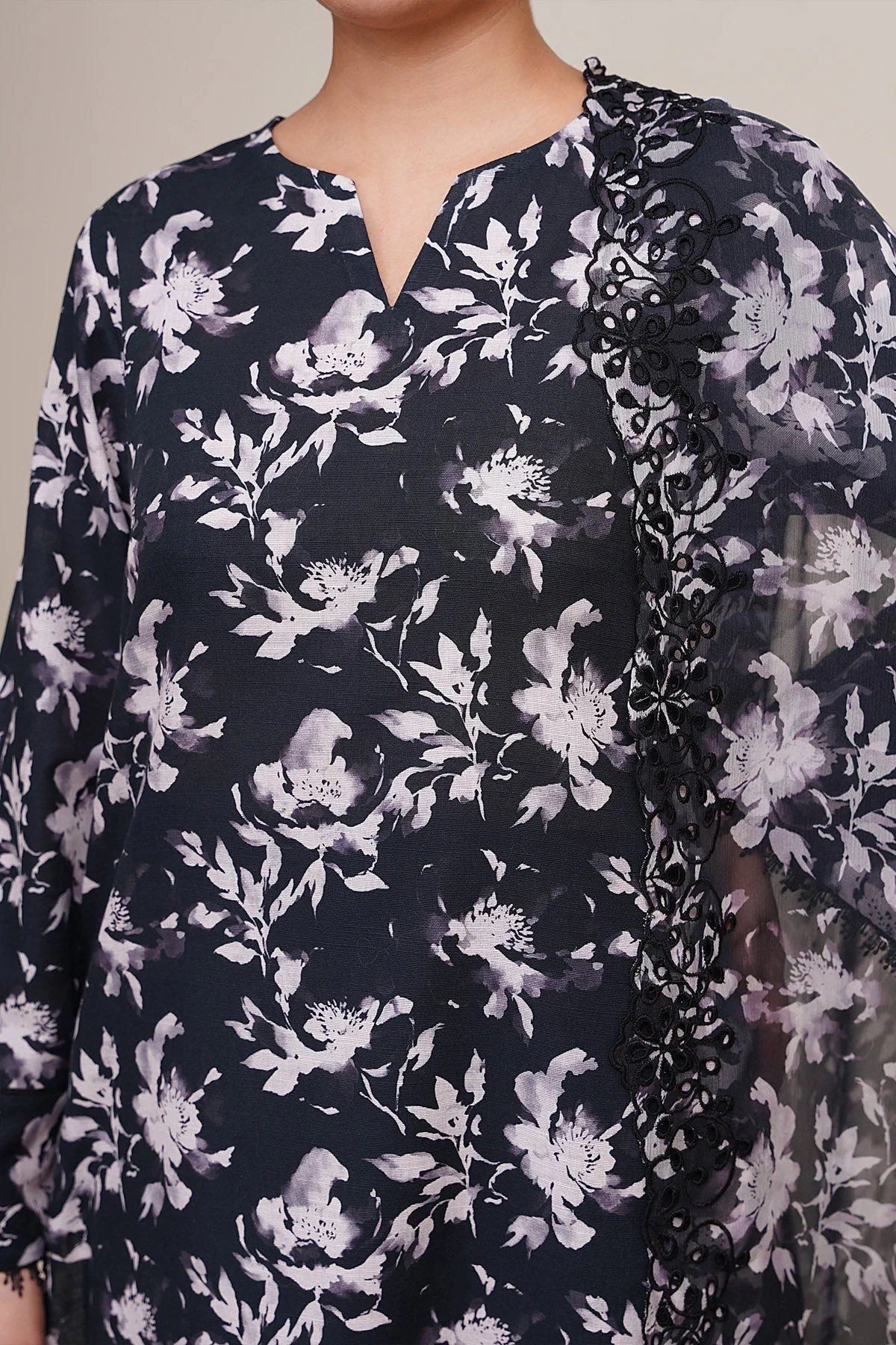 KHADDAR | EMBROIDERED