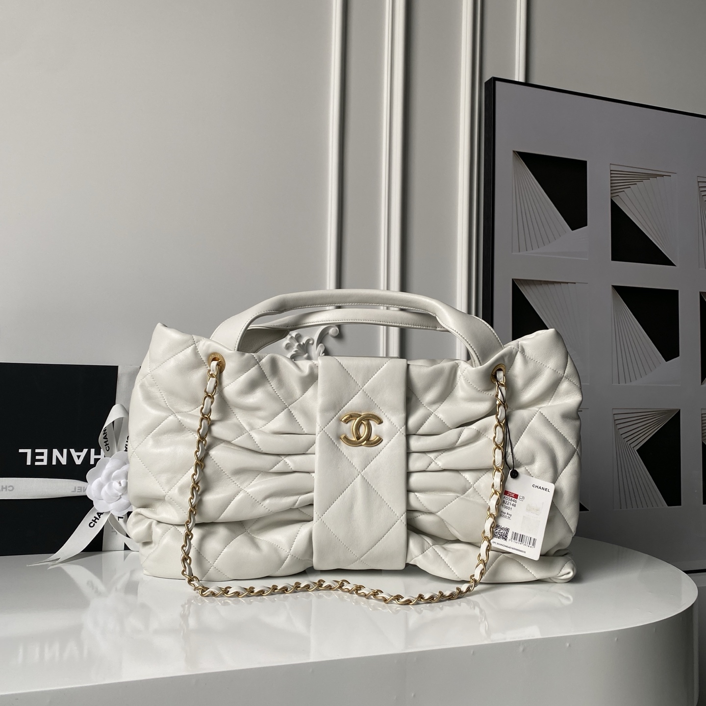 25K Large Hobo Bag (AS5846) in White Quilted Shiny Lambskin with Light Gold-Tone Hardware - Mocuir
