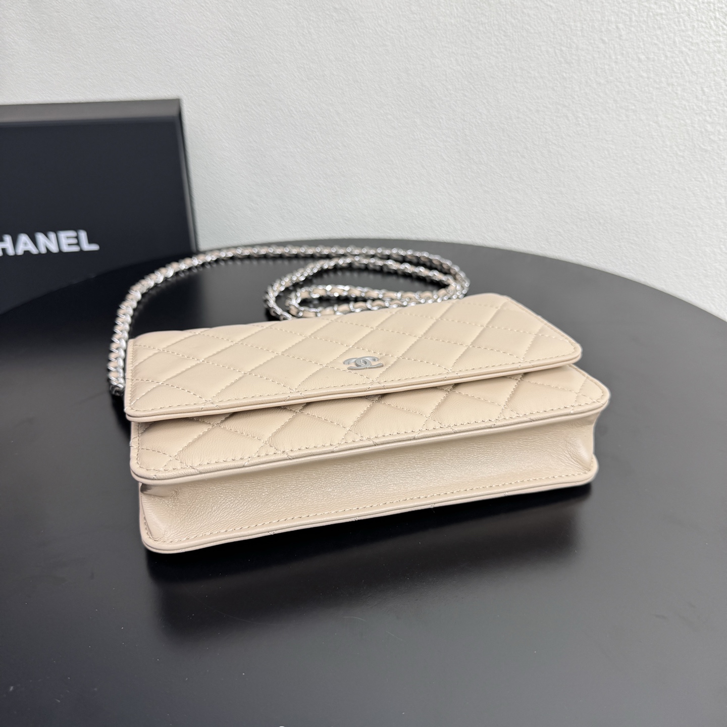 Classic Wallet on Chain（Beige） - Mocuir