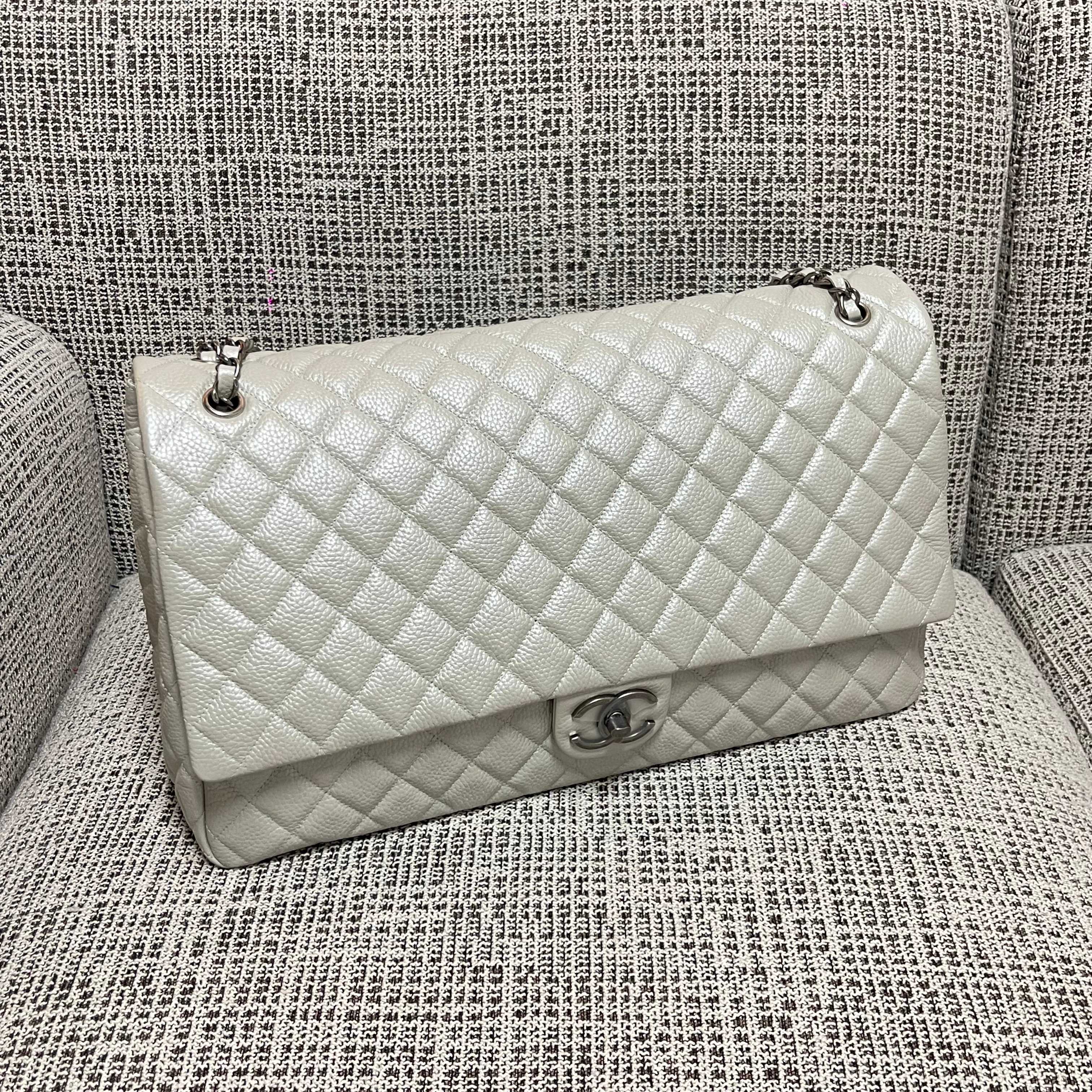 Classic Flap Maxi Quilted Caviar Leather Shoulder Bag in White (Silver Hardware) - Mocuir