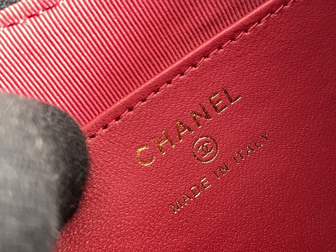 23K Hobo Bag in Black Quilted Lambskin with Aged Gold-Tone Hardware (Model AS4422) - Mocuir