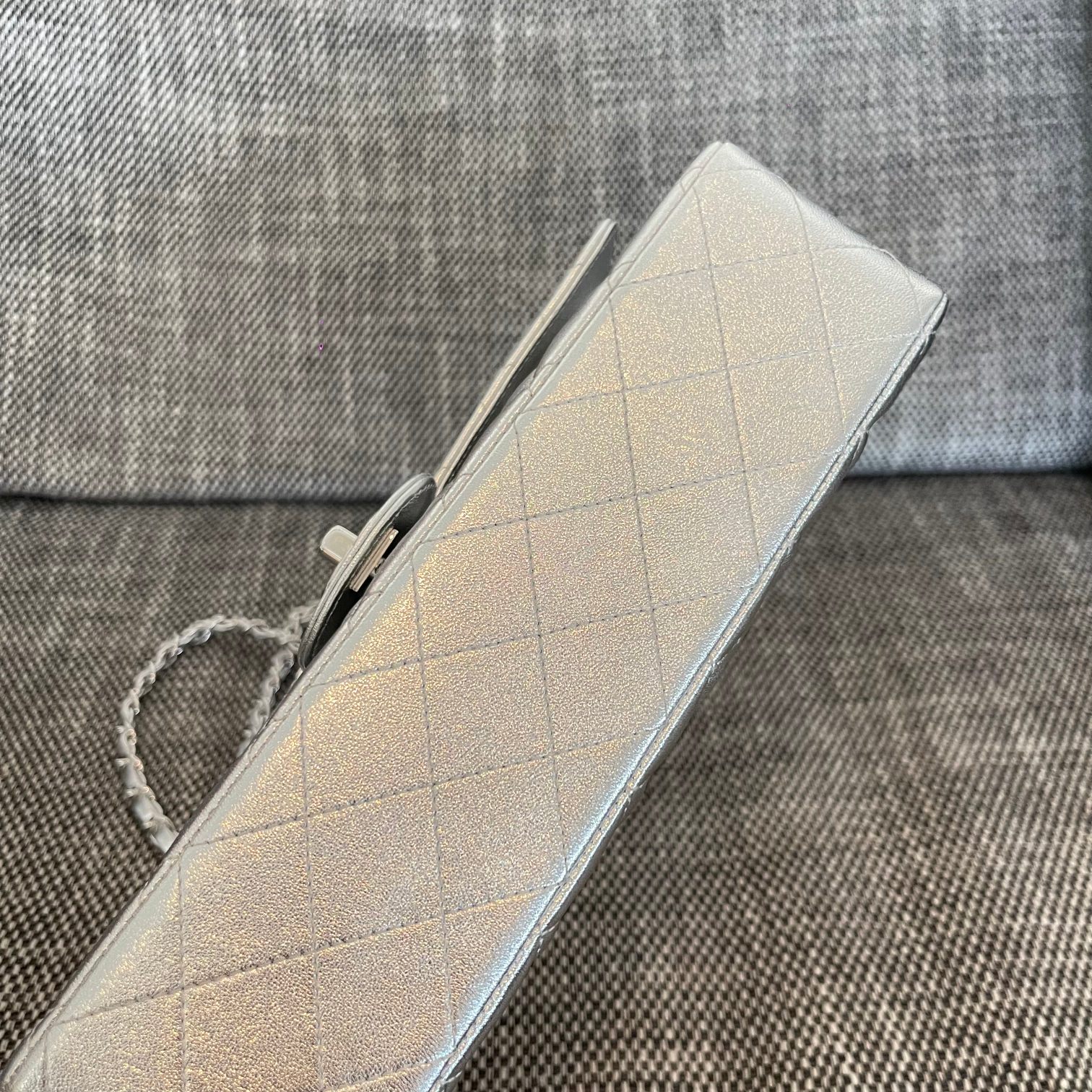 Classic Flap Quilted Metallic Lambskin Shoulder Bag in Silver (Silver Hardware) - Mocuir