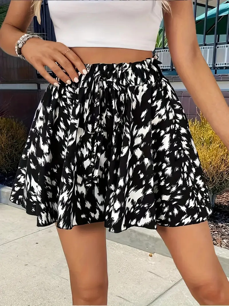 Hot printed wide-leg lace-up shorts in summer