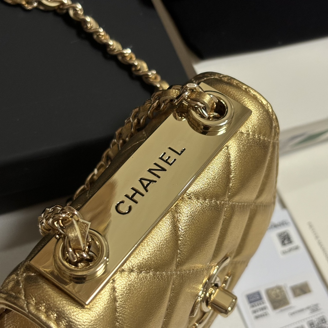 Trendy CC Mini Quilted Metallic Lambskin Shoulder Bag in Metallic Gold (All Gold Hardware) - Mocuir