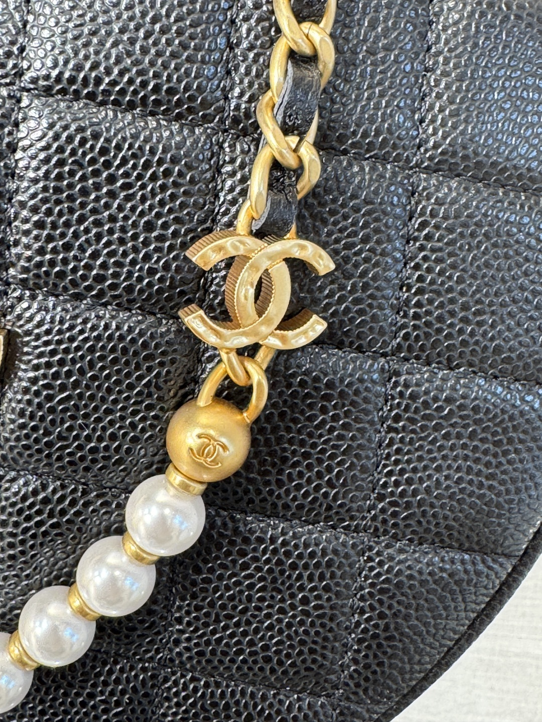 24C Pearl Chain Hobo Bag（Black） - Mocuir