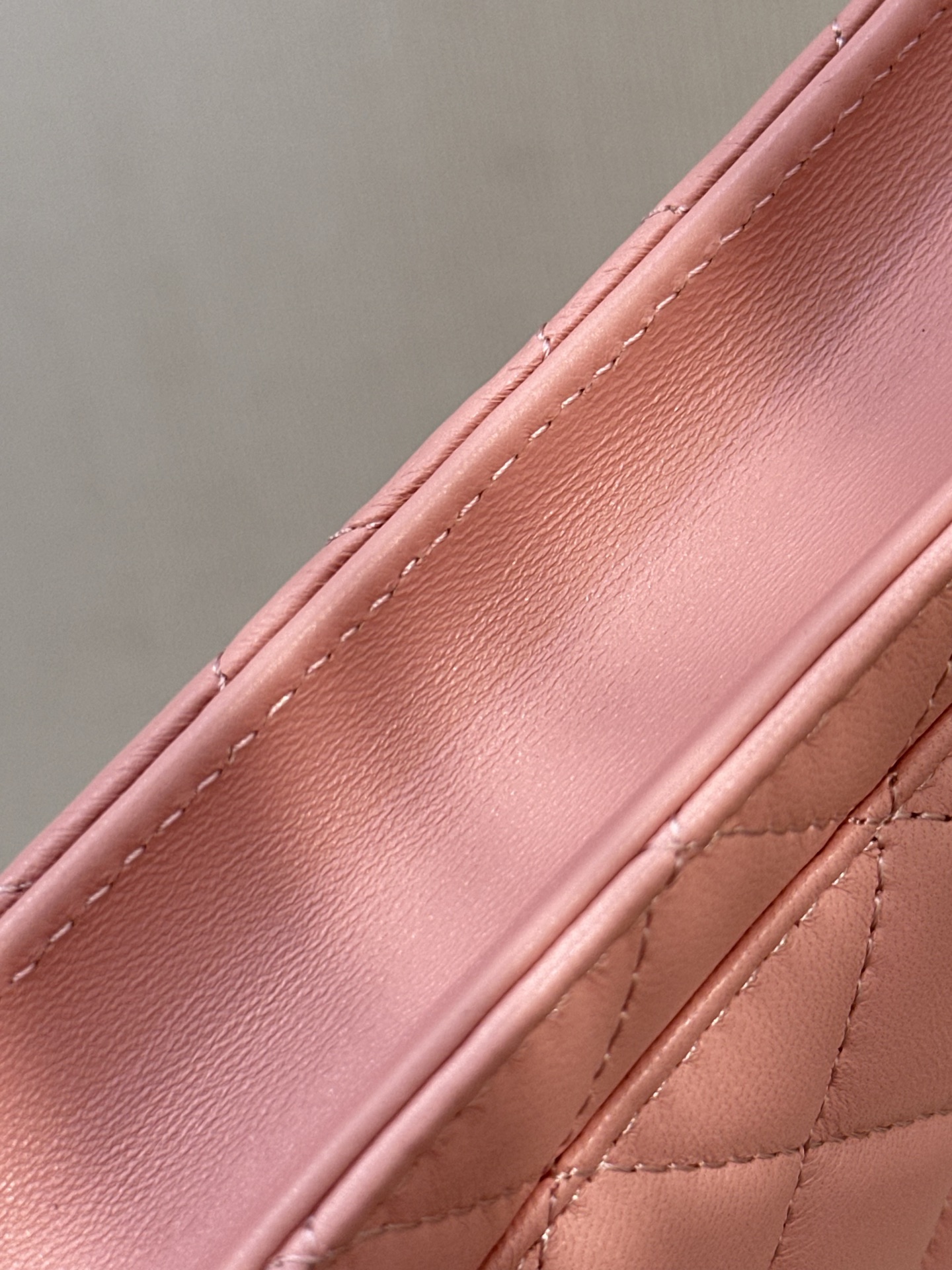 Classic Quilted Lambskin Wallet on Chain in Light Pink (Gold Hardware) - Mocuir