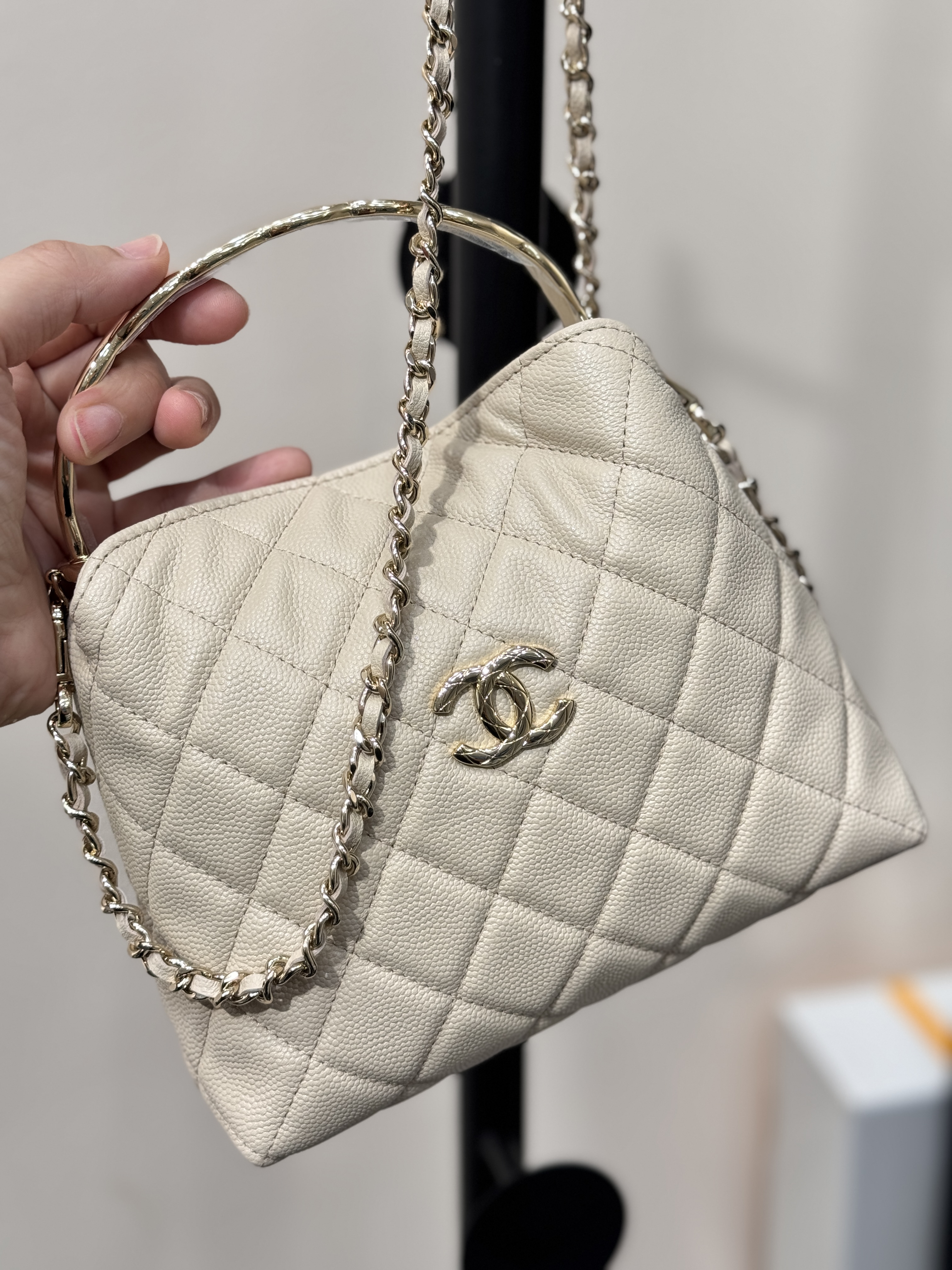 Metal Handle Bucket Bag（Light beige） - Mocuir