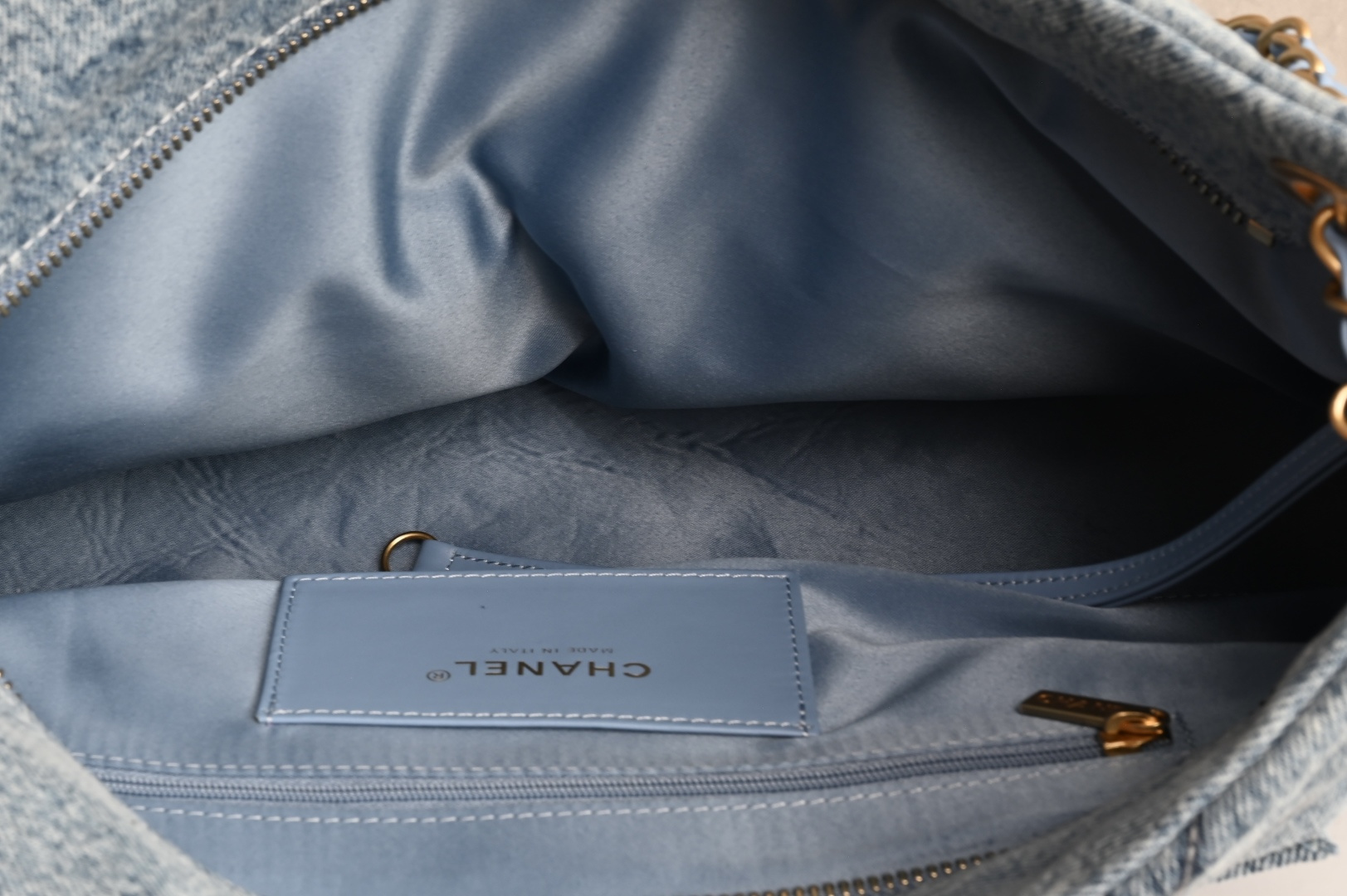 25K Cruise Collection Washed Denim Hobo Tote Bag with Double Pockets & Gold-Tone Hardware (Model AS5727) - Mocuir