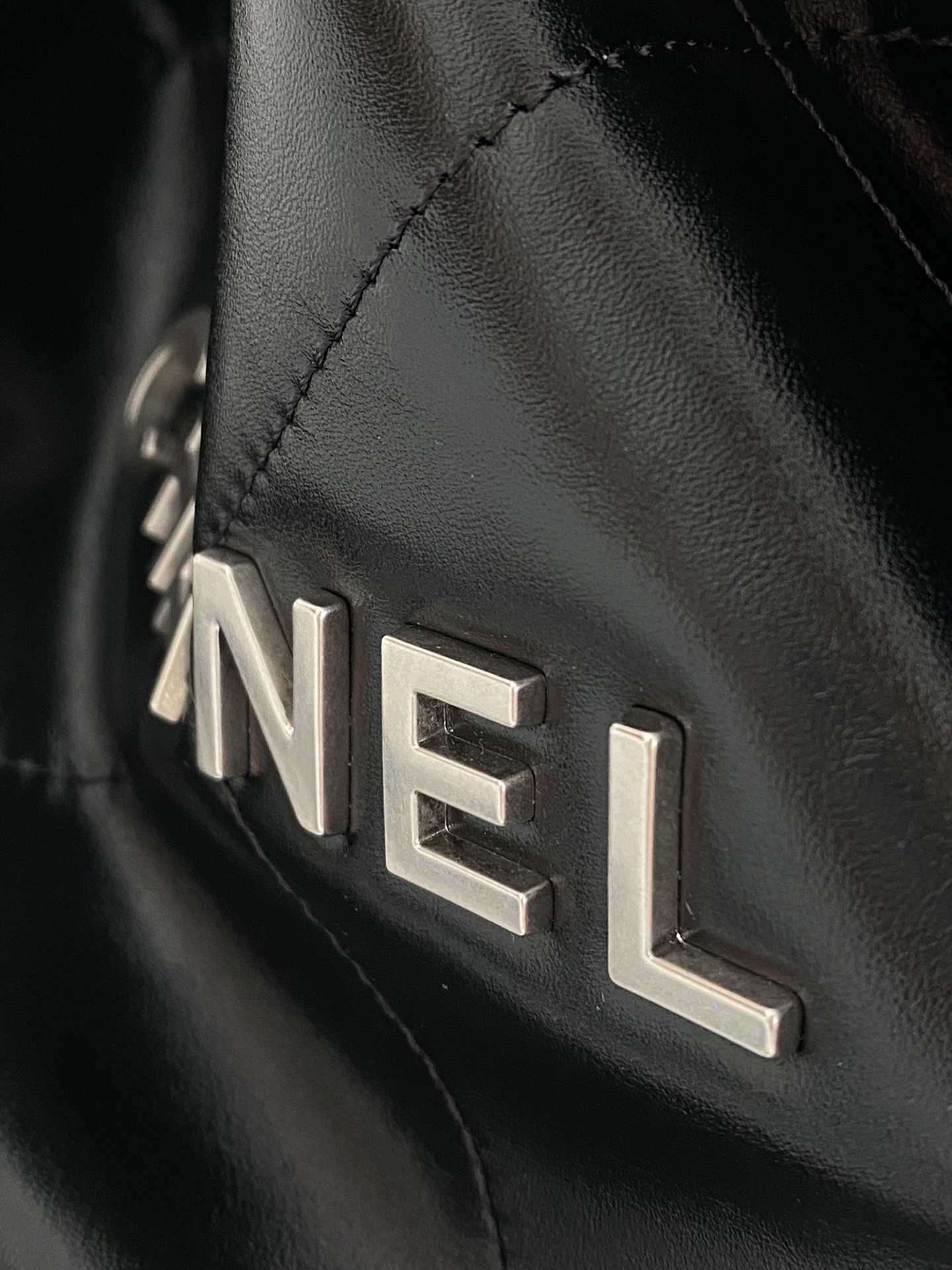 22 Bag Large Hobo in Black Shiny Calfskin with Silver-Tone Hardware - Mocuir