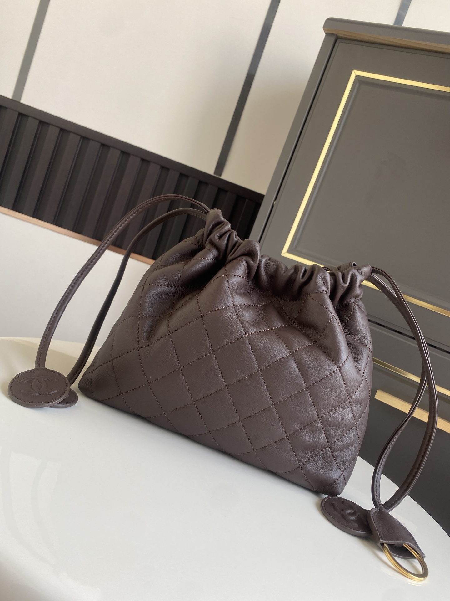 Quilted Lambskin Drawstring Hobo Bag（Chocolate） - Mocuir