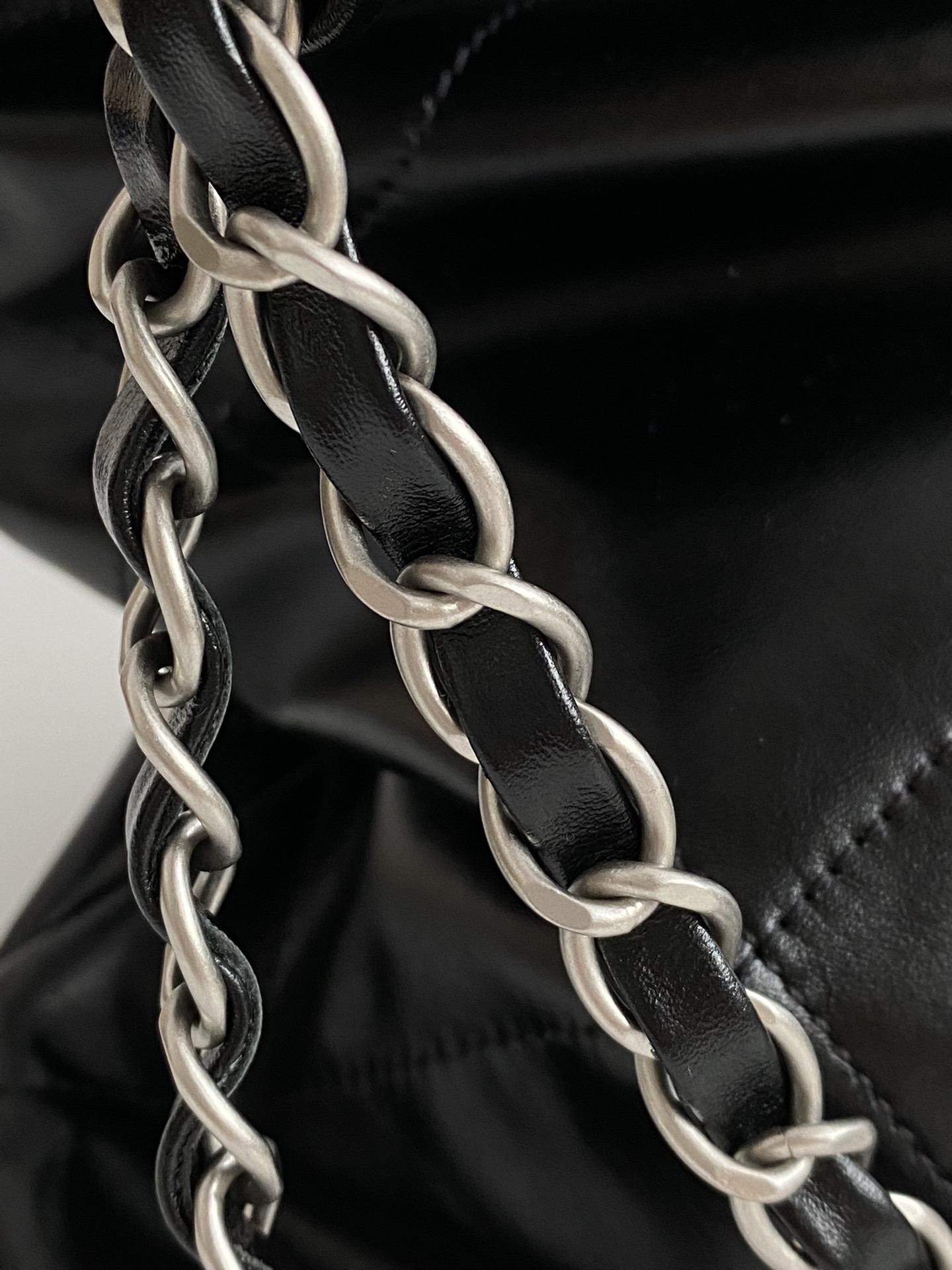 22 Bag Large Hobo in Black Shiny Calfskin with Silver-Tone Hardware - Mocuir