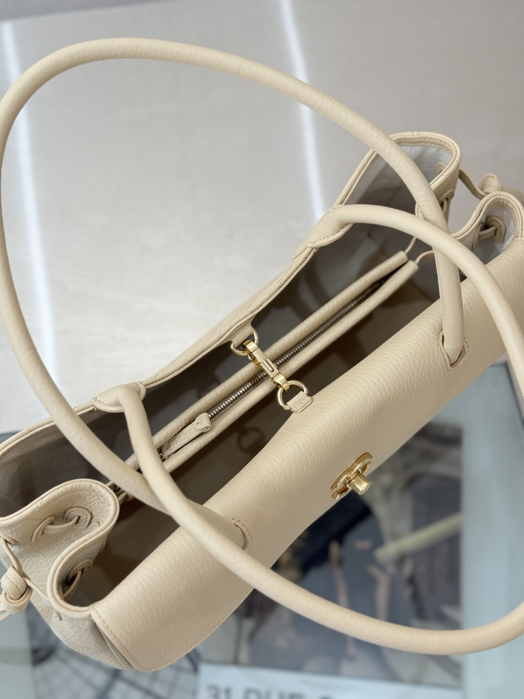26P Cruise Preppy Coco Bowling Bag in Beige Caviar Leather with Gold-Tone Hardware - Mocuir