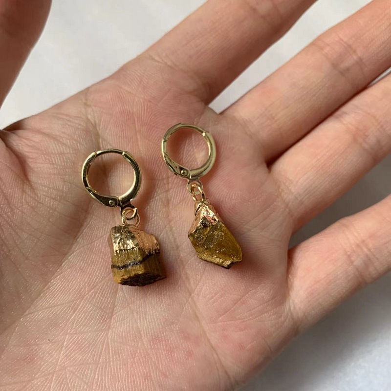 Crystal pendant earring